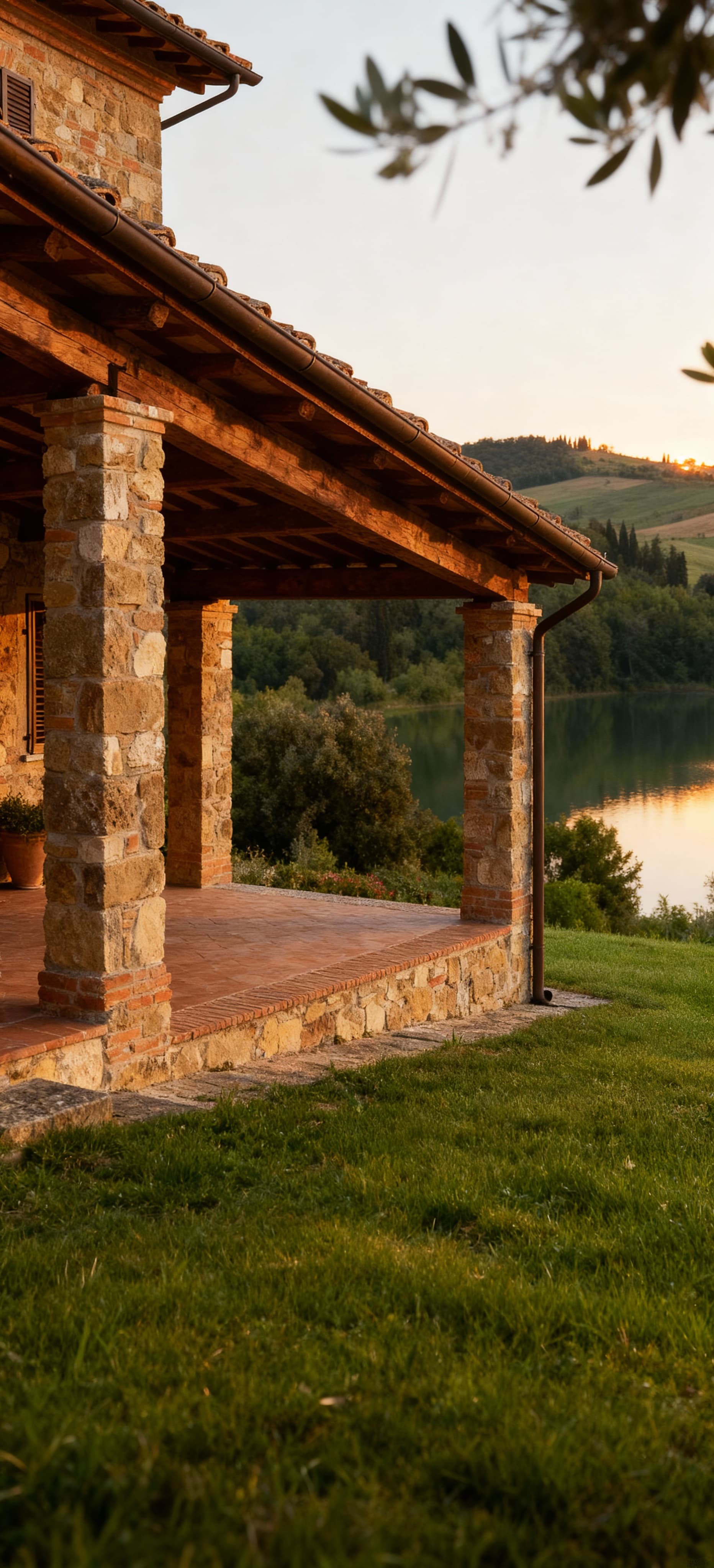 Elegant villas for sale in Siena's city area, showcasing stunning Tuscan landscapes and rich historical architecture.
