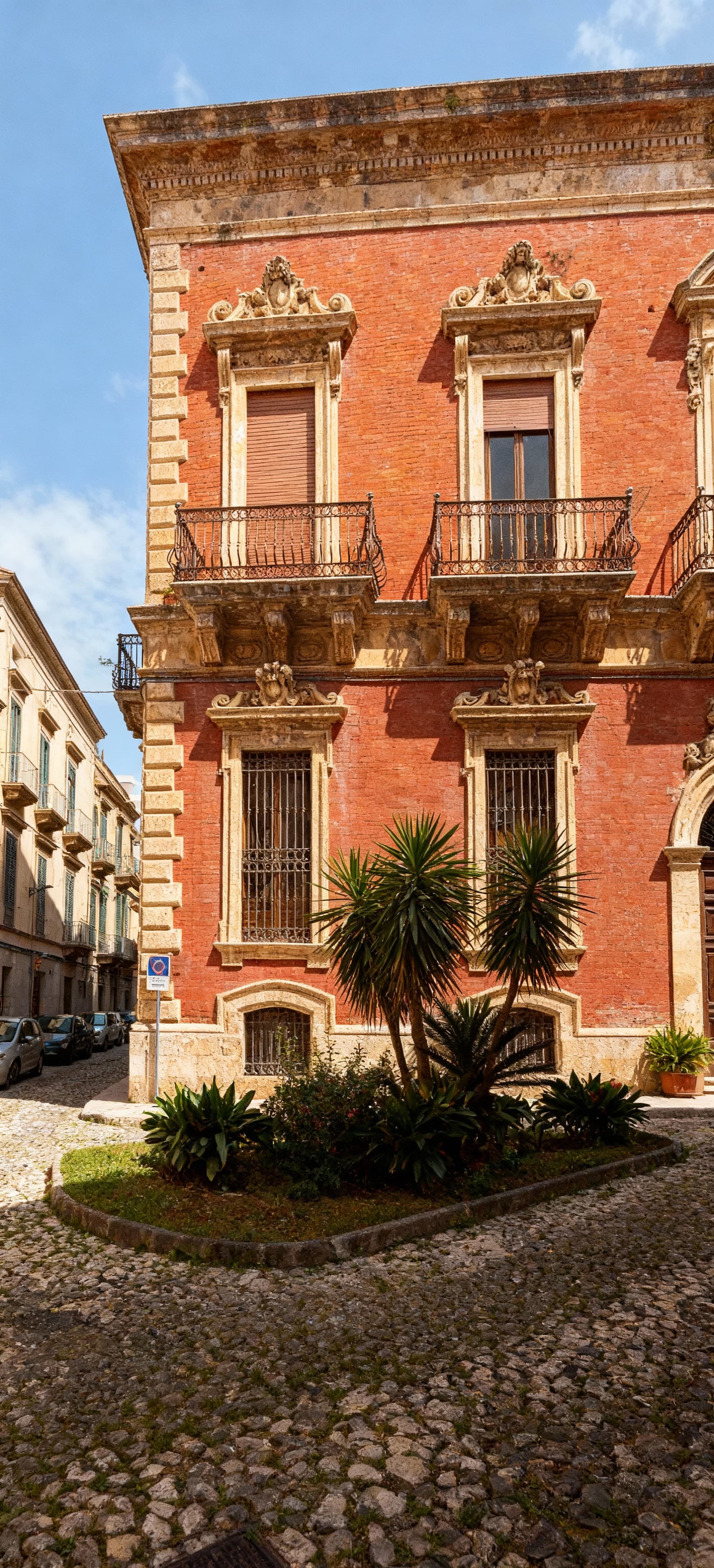 Luxury villas for sale in Syracuse, overlooking the sea, featuring stunning views, historic charm, and exclusive beachfront access.