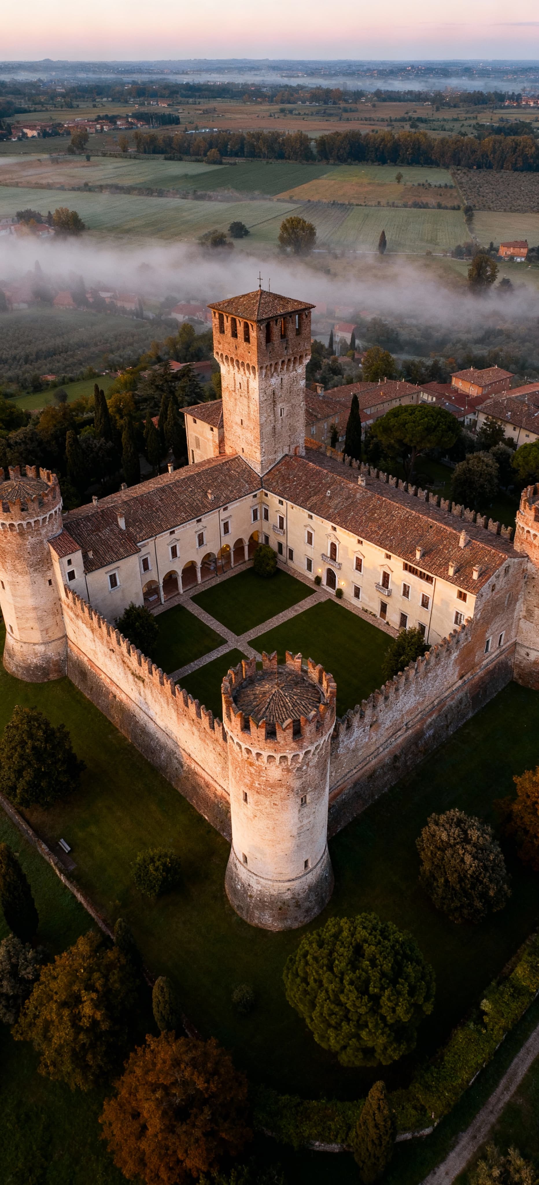 Luxurious villas for sale in the enchanting Venetian countryside, surrounded by stunning landscapes and rich culture.