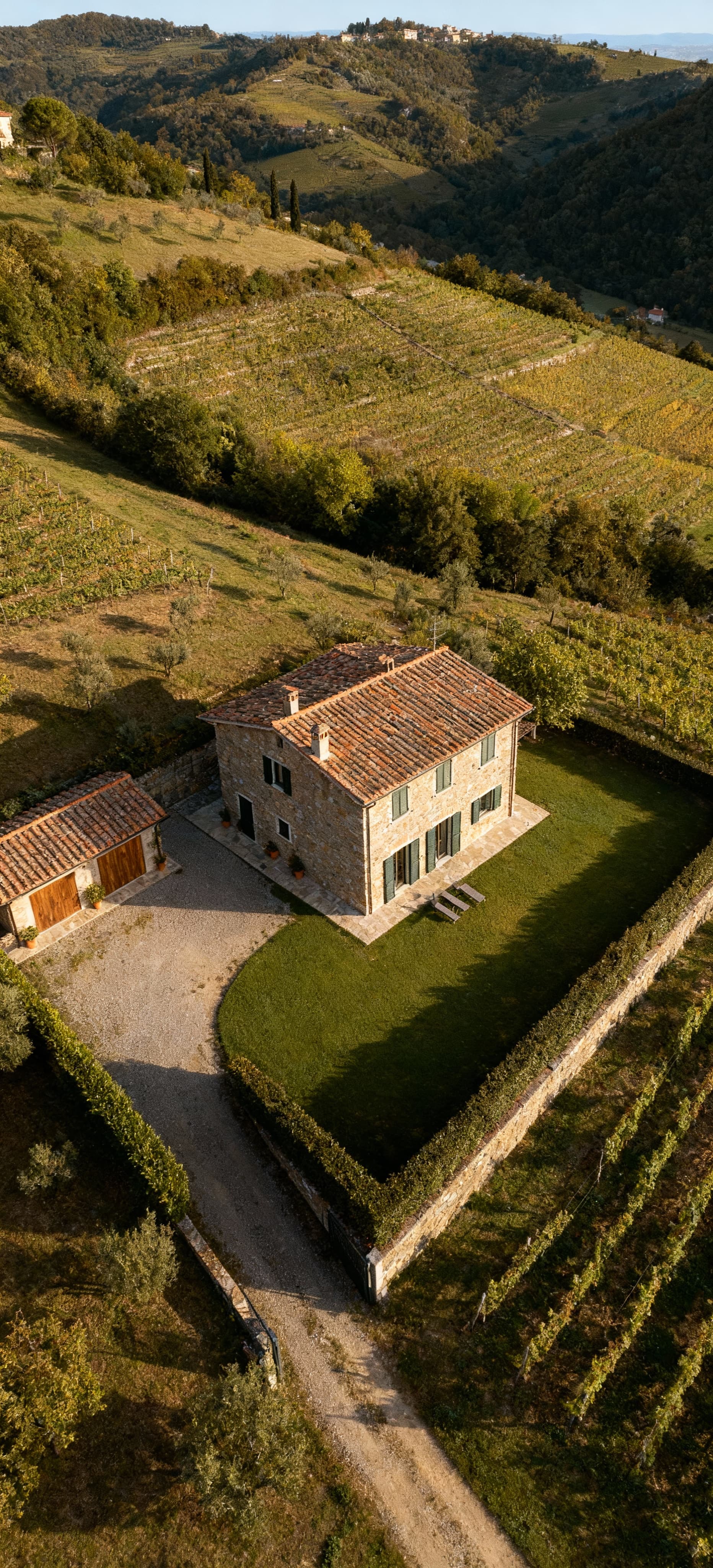 Charming terraced houses for sale in the picturesque Campagna area of Genoa, Liguria, amidst hills and scenic views.