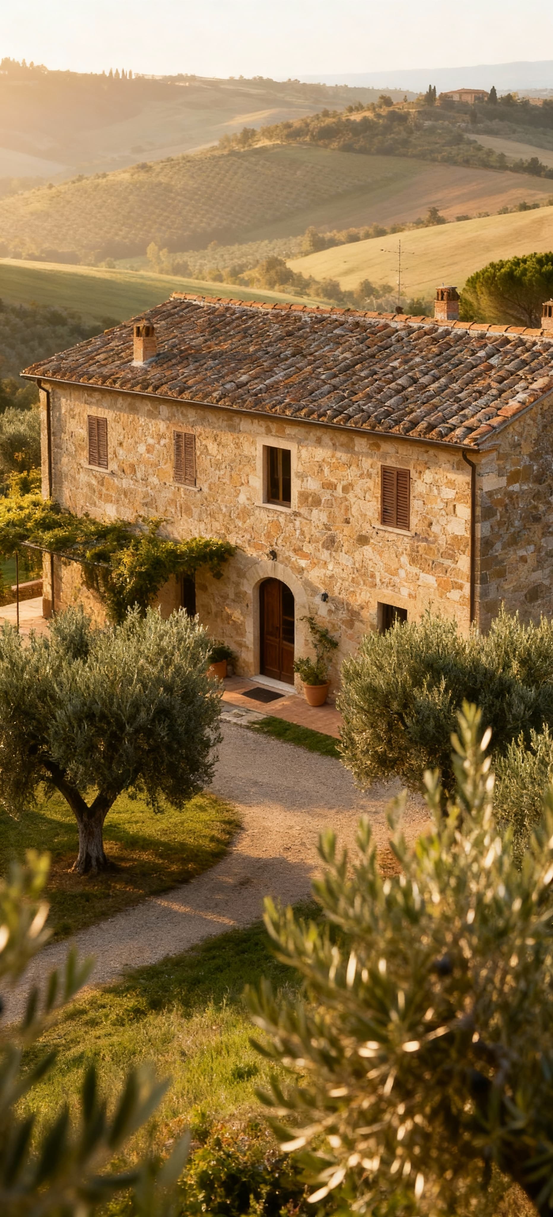 Rustic villas for sale in Grosseto, Tuscany, overlooking the stunning Tyrrhenian Sea and surrounded by picturesque landscapes.