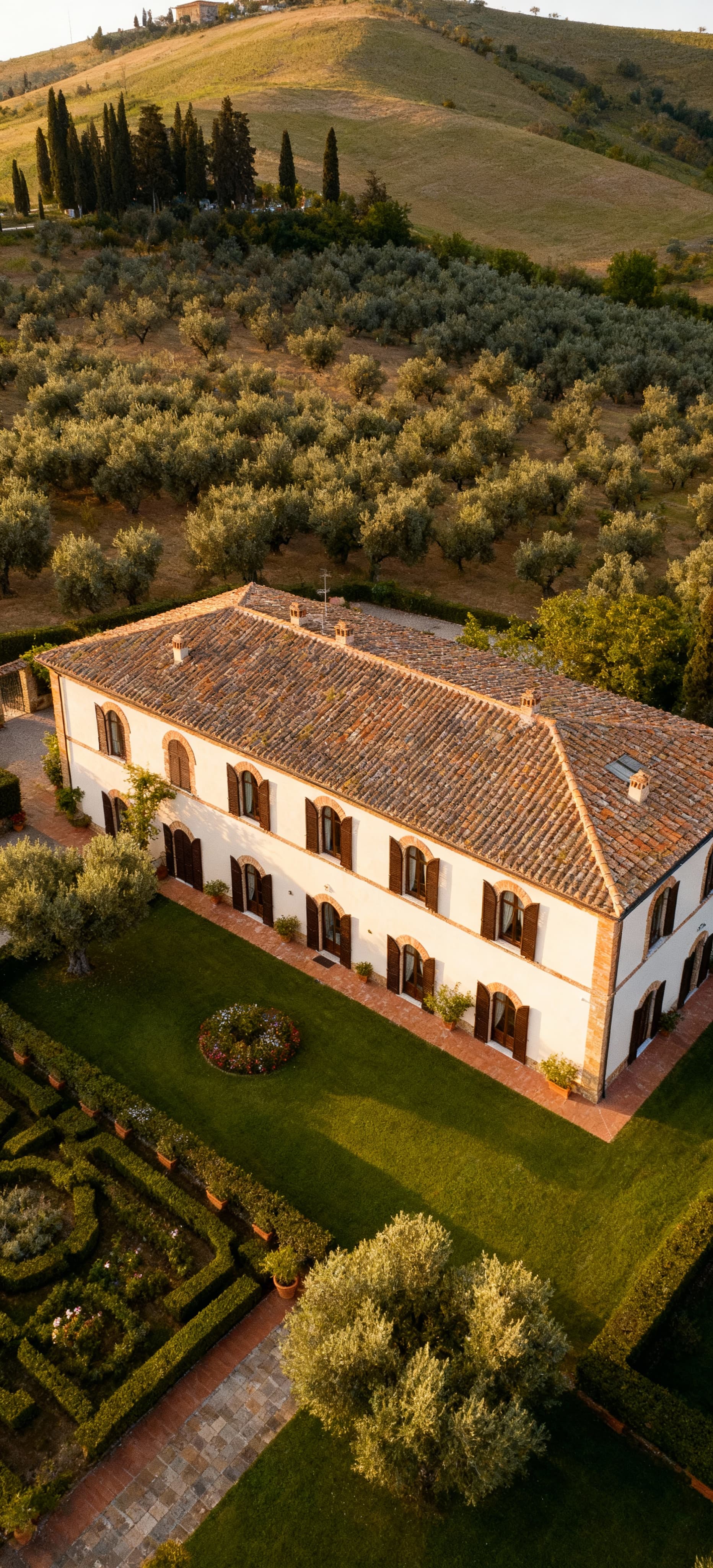 Elegant villas for sale in Campania, near the sea, showcasing stunning landscapes and rich cultural heritage.