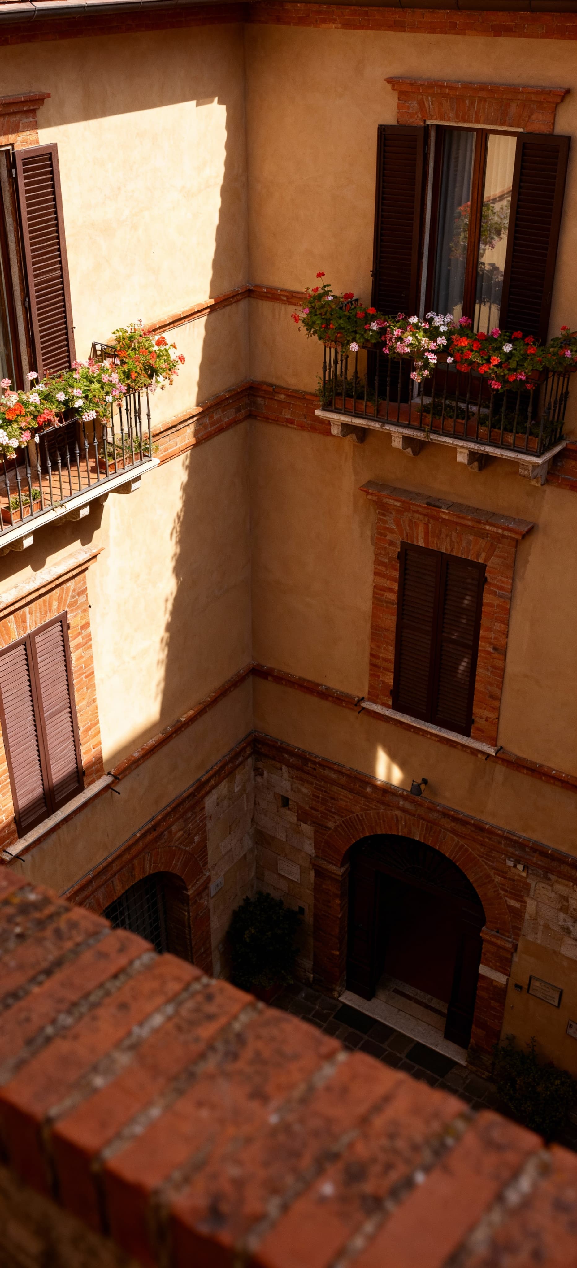 Charming terraced houses for sale in Umbria, set in historic centers with picturesque streets and modern comforts.