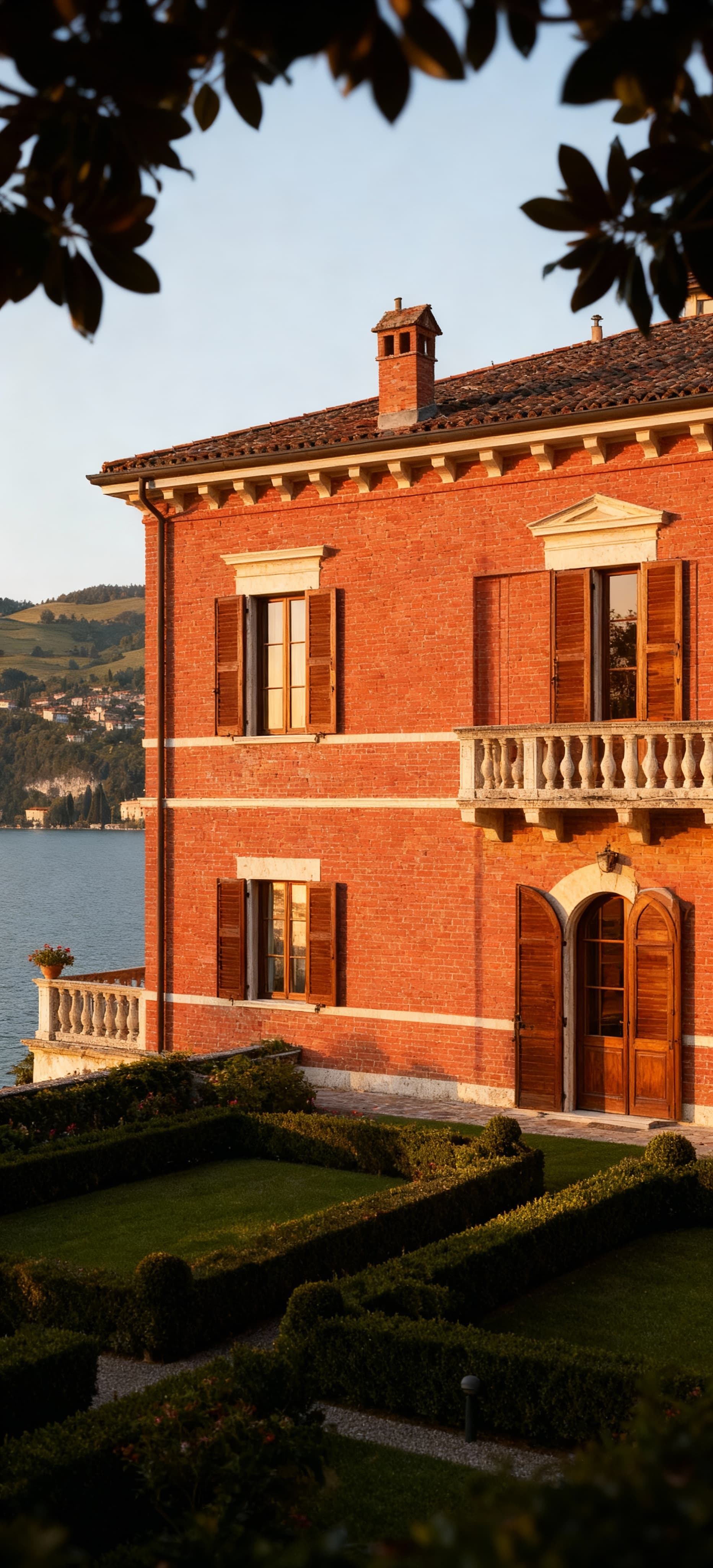 Exclusive estates for sale in Lombardy, overlooking the stunning Lake Garda, offering luxury living and breathtaking views.