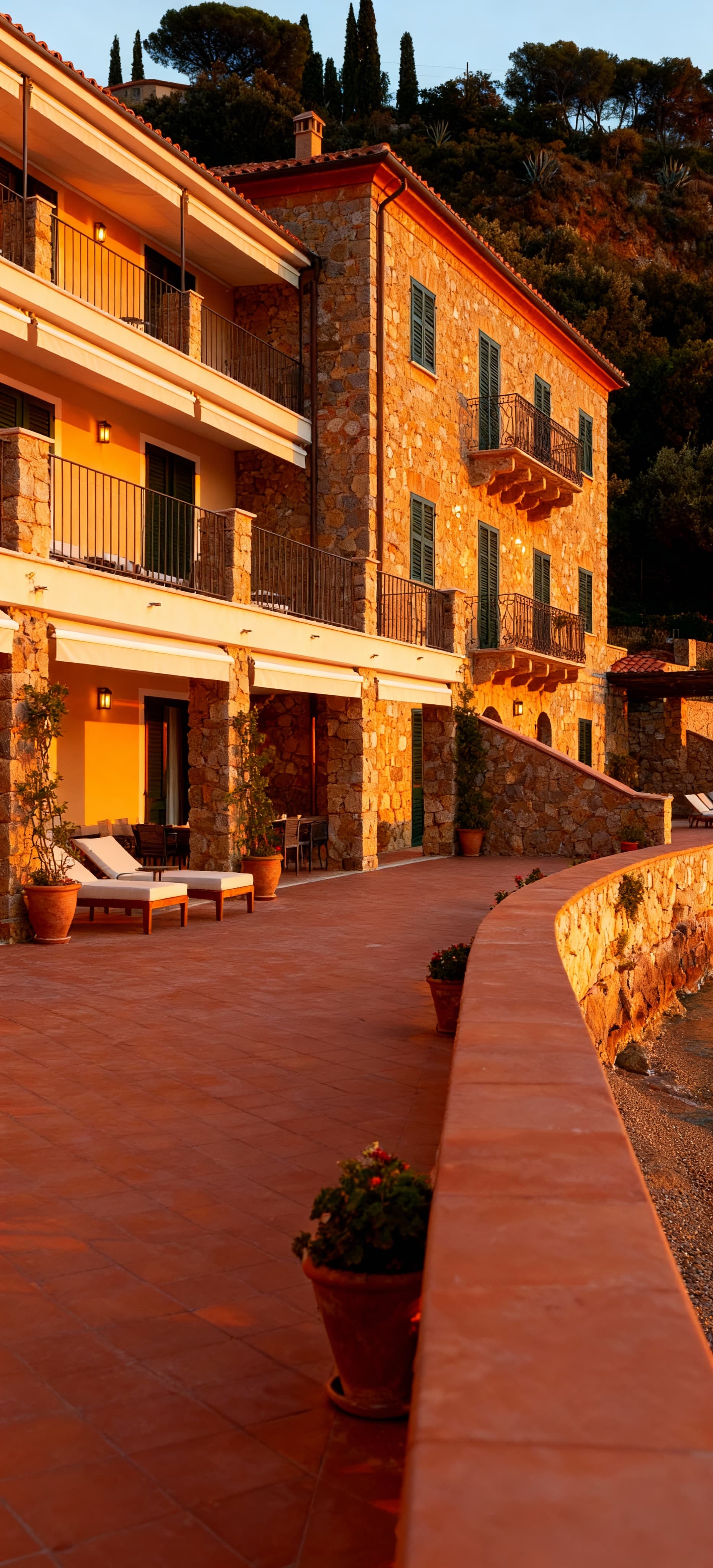 Luxurious hotels for sale in Elba Island, Tuscany, featuring stunning beaches, rich culture, and breathtaking landscapes.