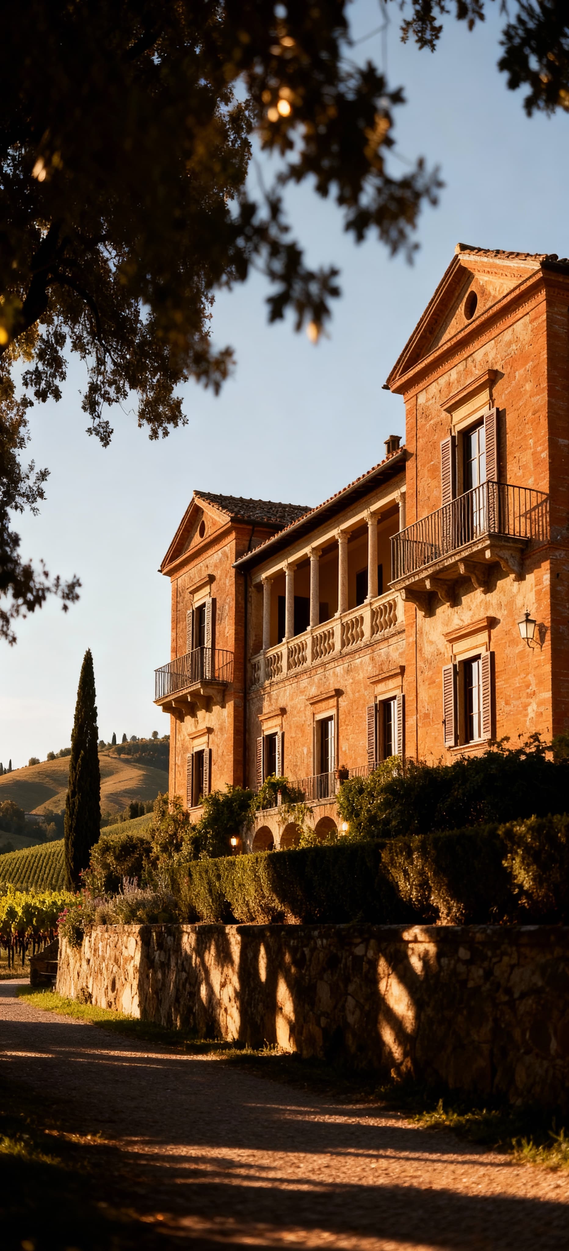 Luxury historic palaces for sale in Tuscany and Livorno, showcasing elegance, comfort, and breathtaking landscapes.
