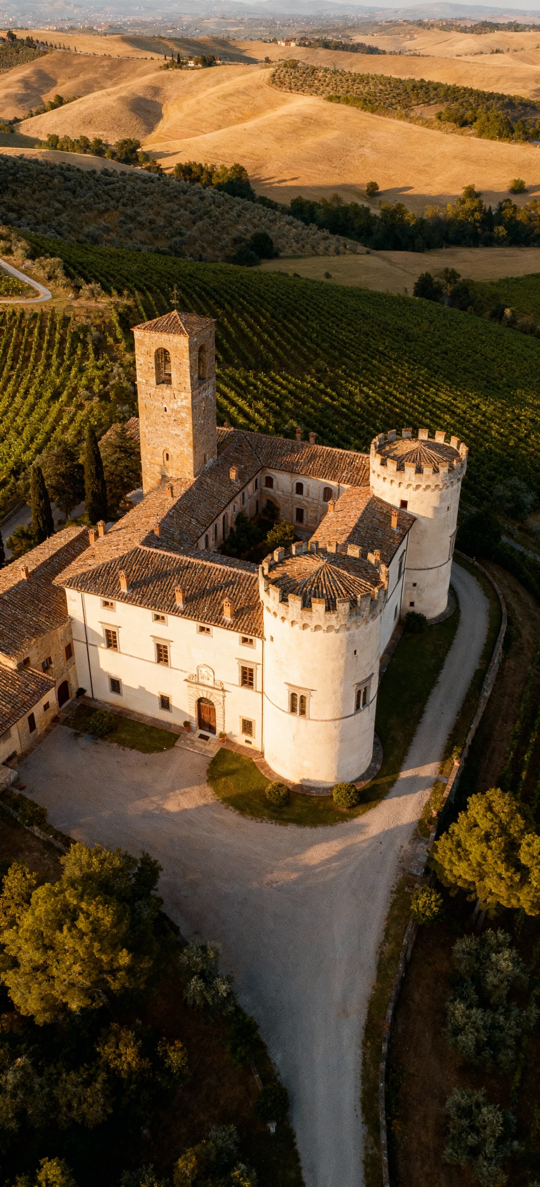 Luxury properties for sale in Monza and Brianza, Lombardy, featuring elegant villas, historic homes, and scenic landscapes.