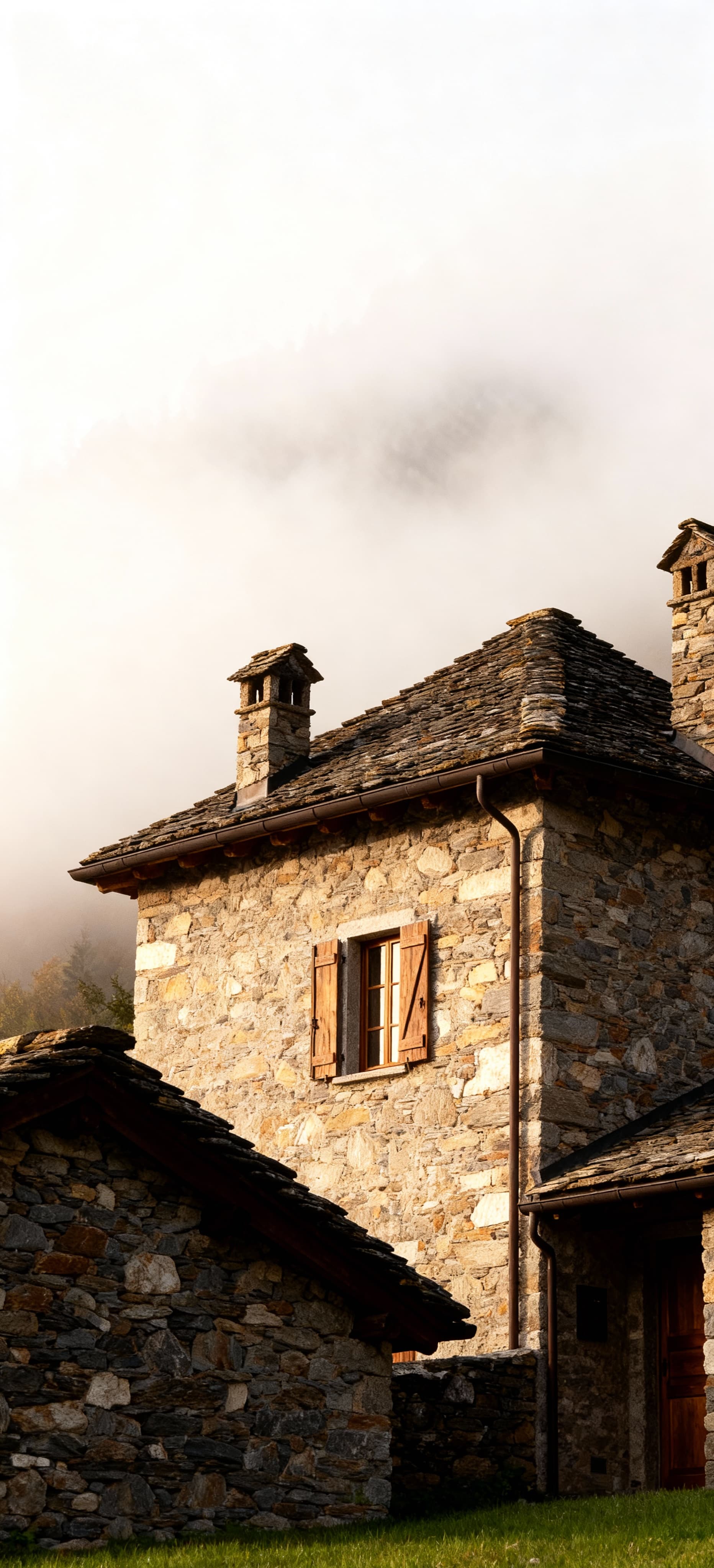 Charming rustic farmhouses for sale near the lakes of Piedmont, blending nature, history, and luxury.