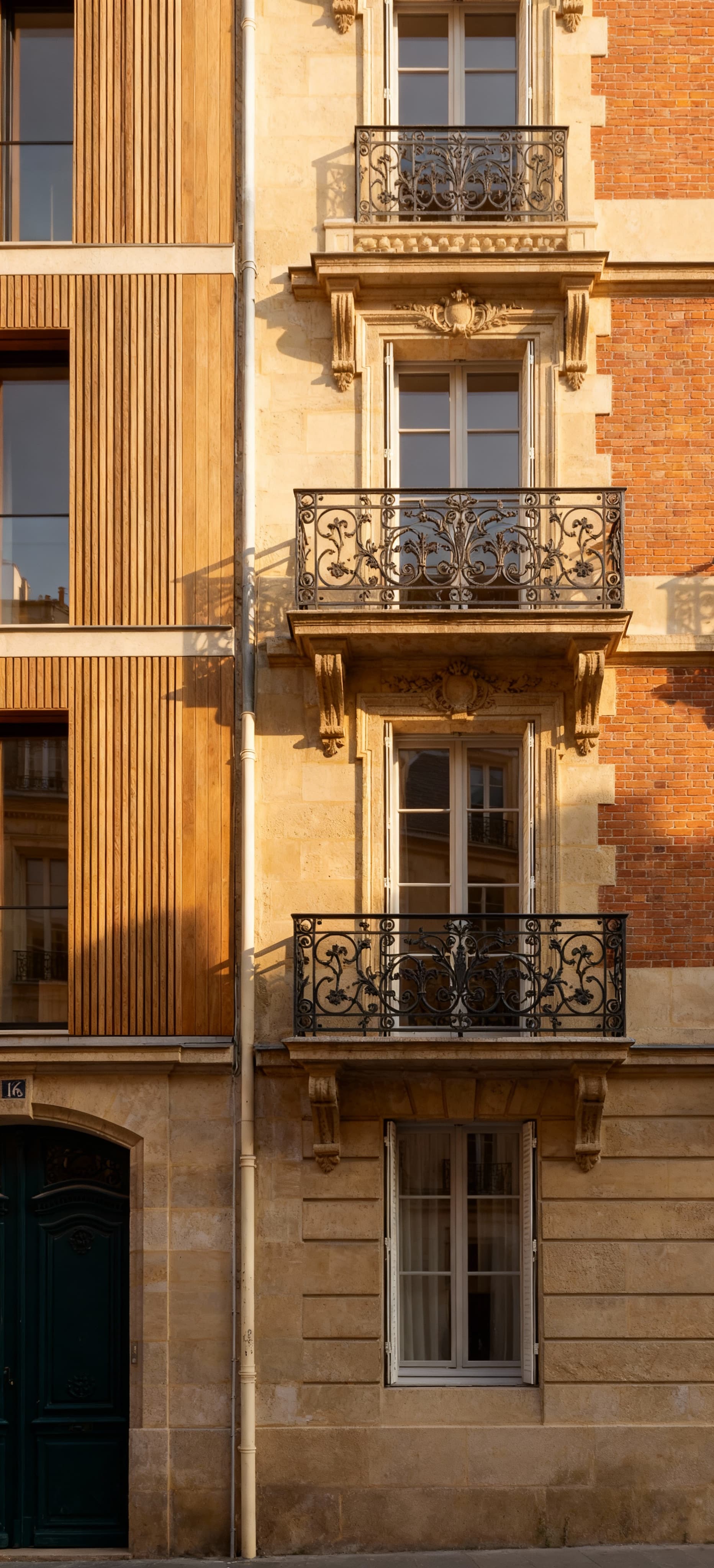 Stylish apartments for sale in urban Île-de-France, ideal for those seeking to embrace city life in the French metropolis.