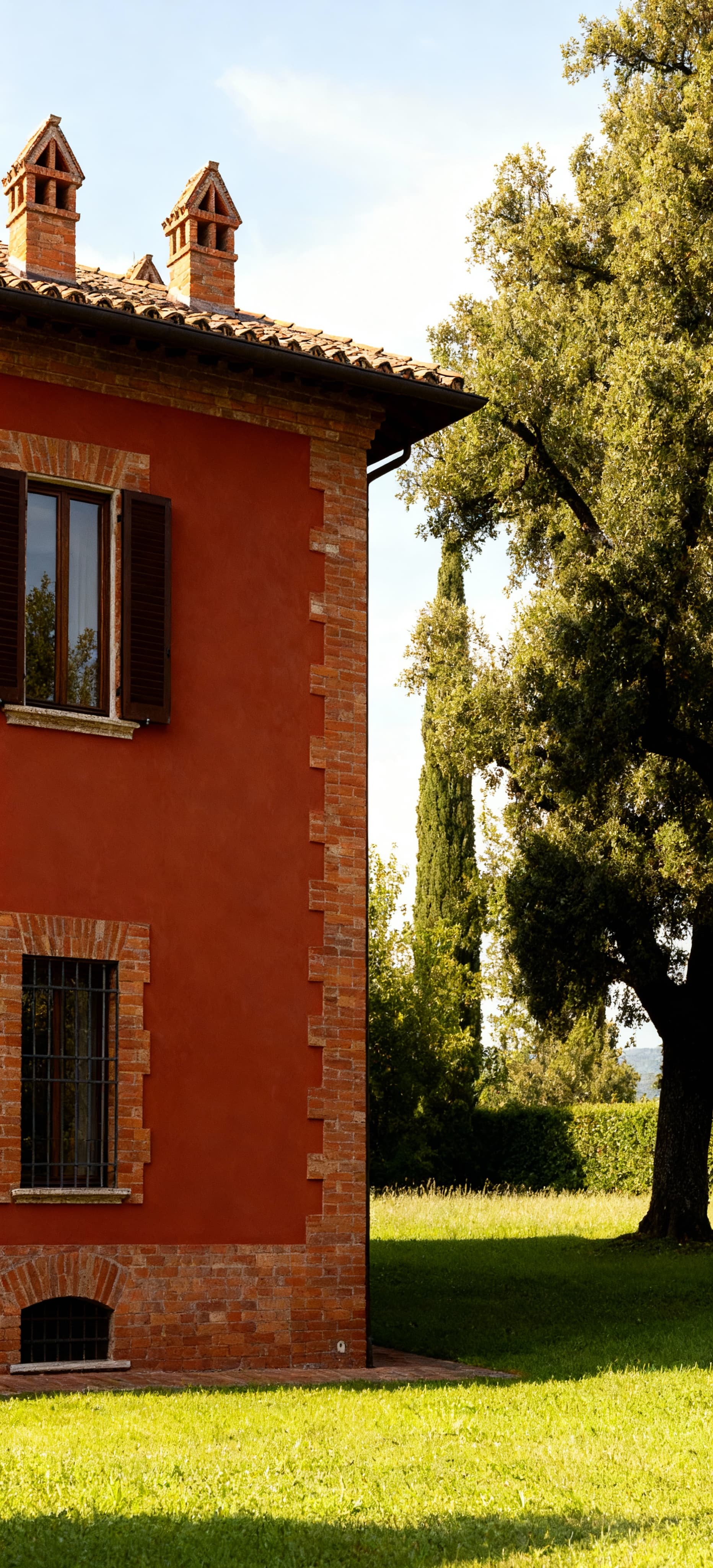 Elegant villas for sale in Rieti's countryside, surrounded by greenery and close to historic villages, perfect for nature lovers.