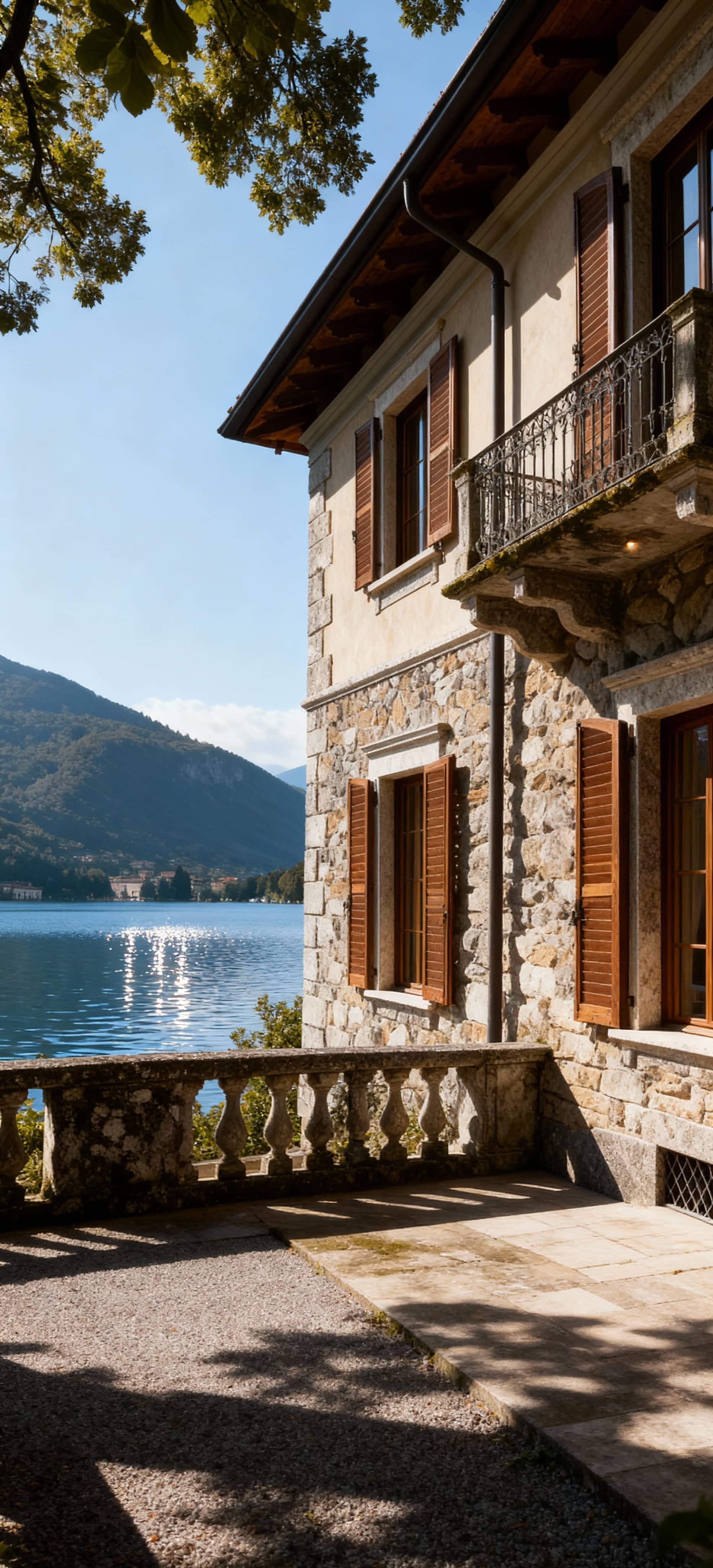 Luxury villas for sale in Lombardy near Lake Garda, showcasing breathtaking landscapes and elegant architecture in Città.