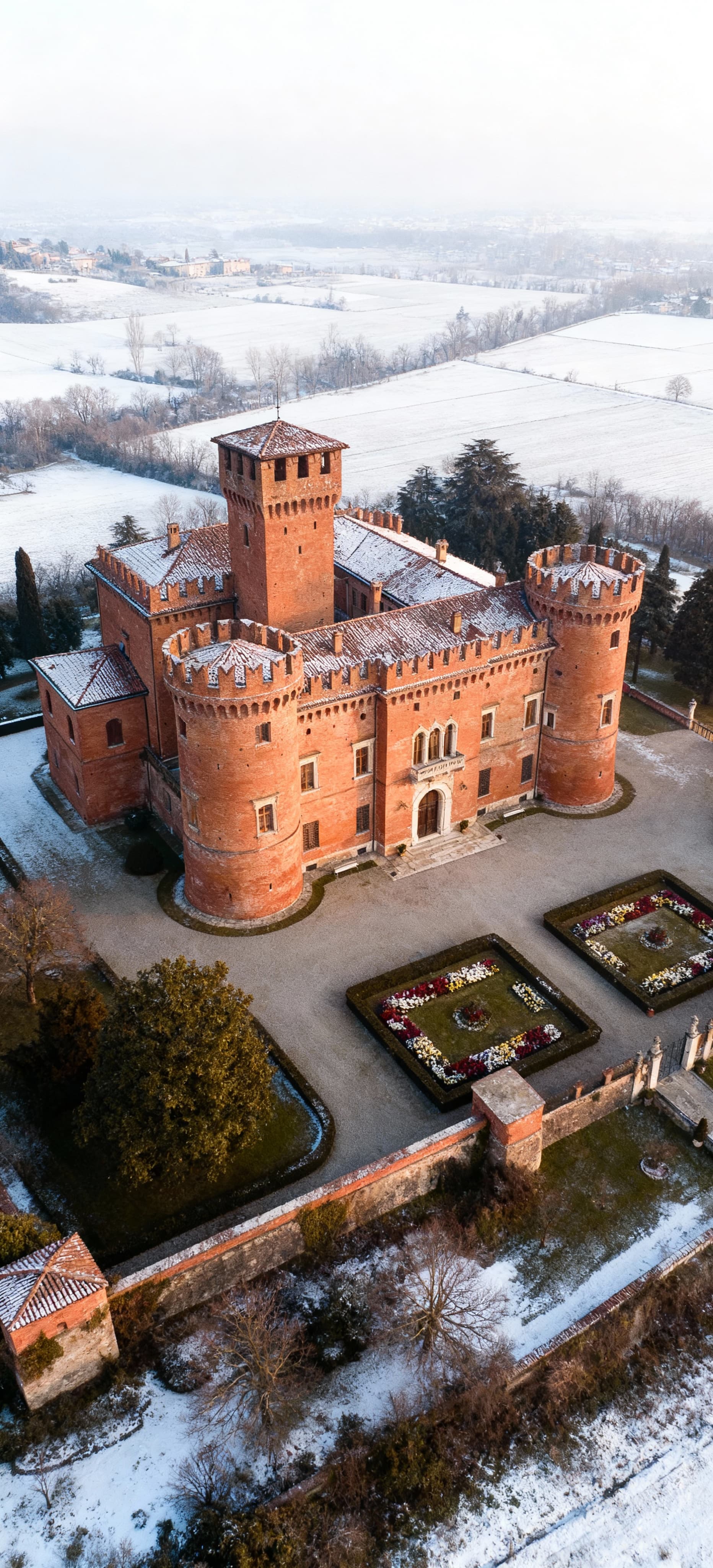 Stunning apartments for sale in the picturesque Marche region, Pesaro and Urbino, featuring scenic countryside and rich culture.