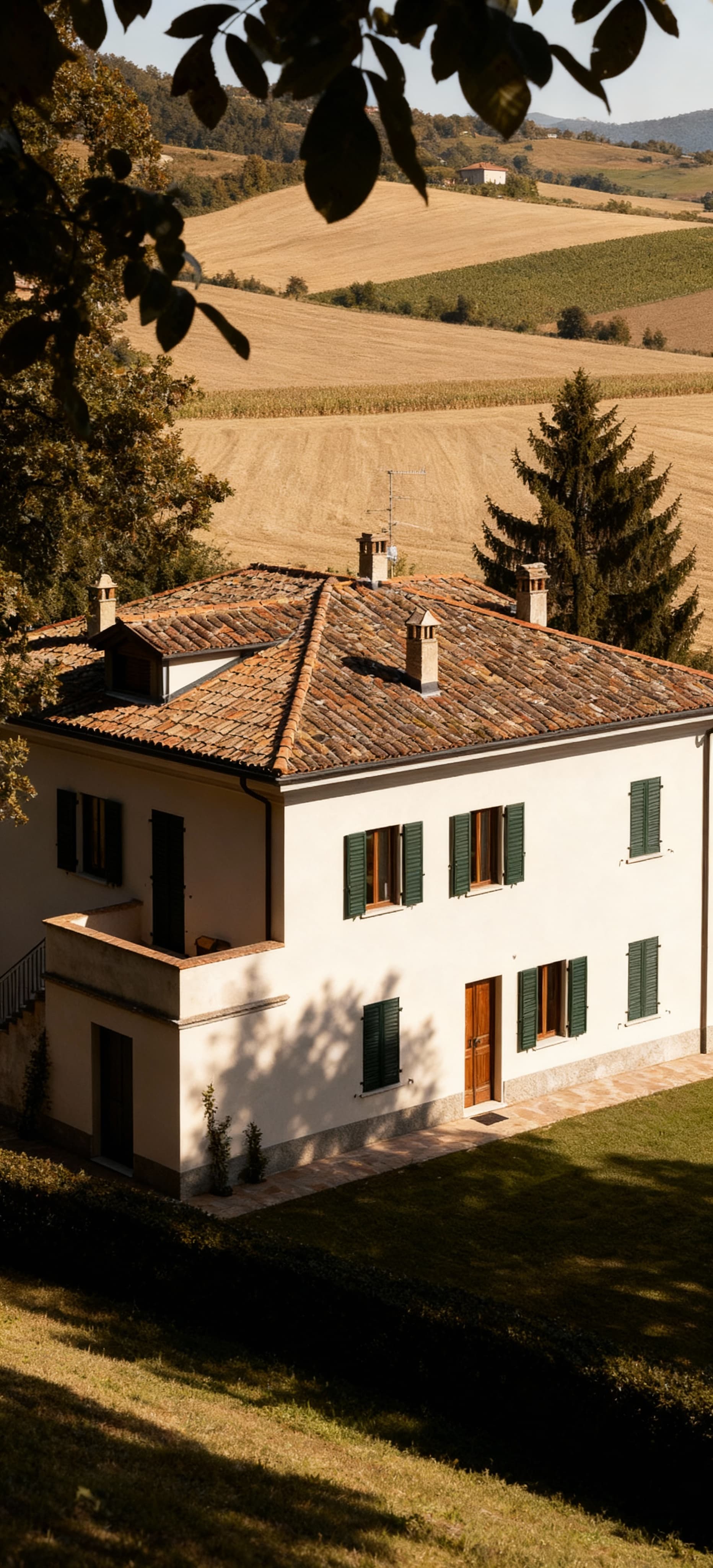 Independent houses for sale in rural Cuneo, featuring large agricultural land ideal for families seeking peace.