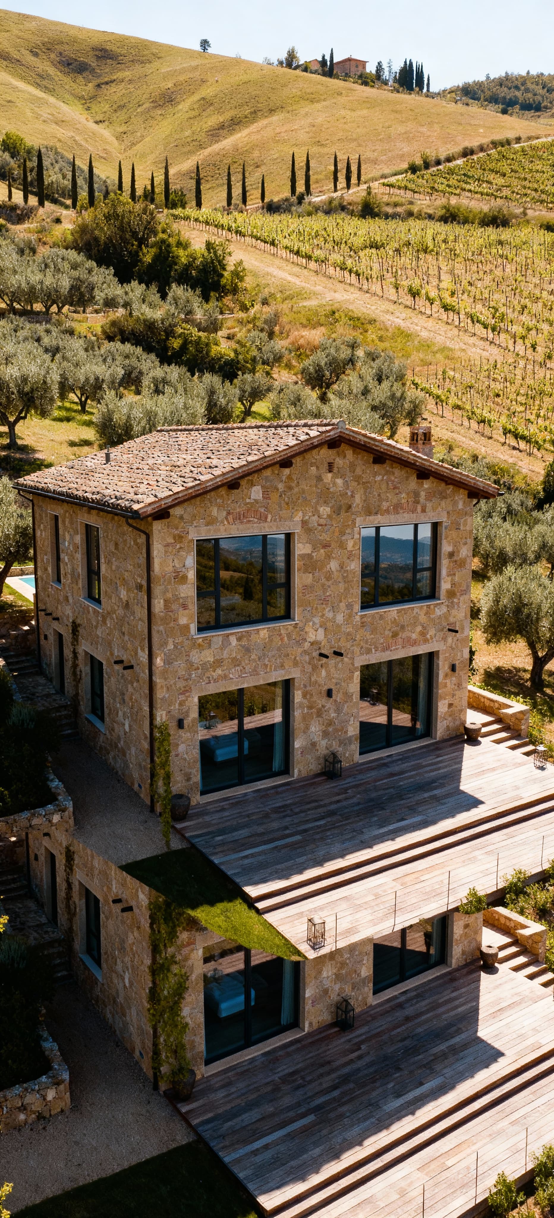 Hotels for sale in the countryside of Arezzo, ideal for exclusive resorts and hospitality venues.