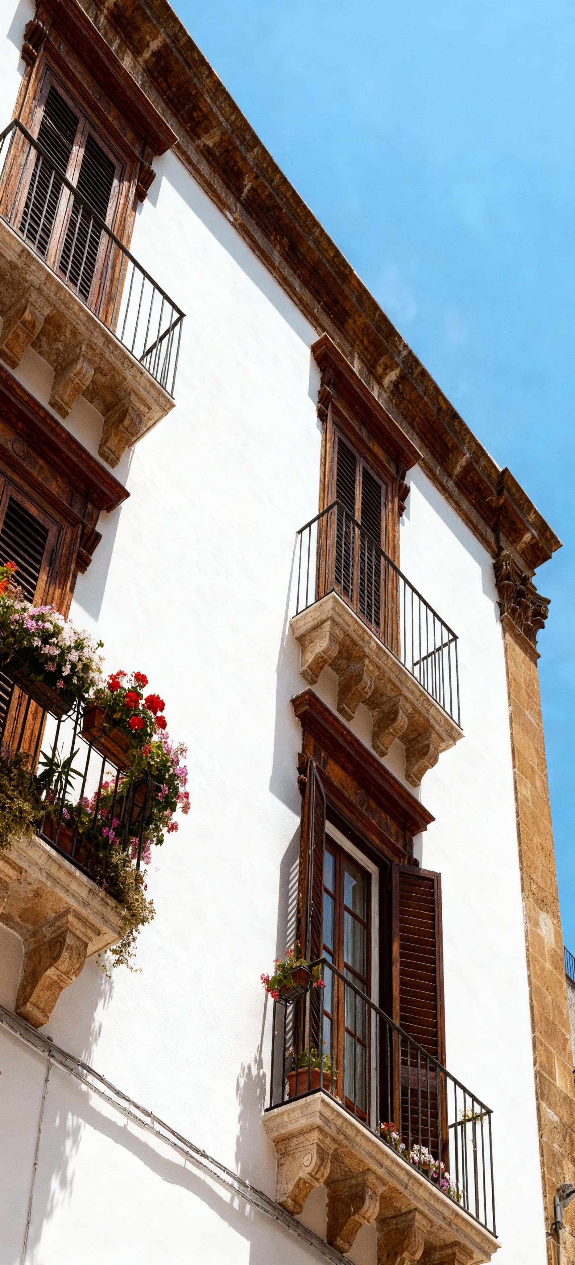 Independent houses for sale in the heart of Bari, blending historic charm with modern comfort and private spaciousness.