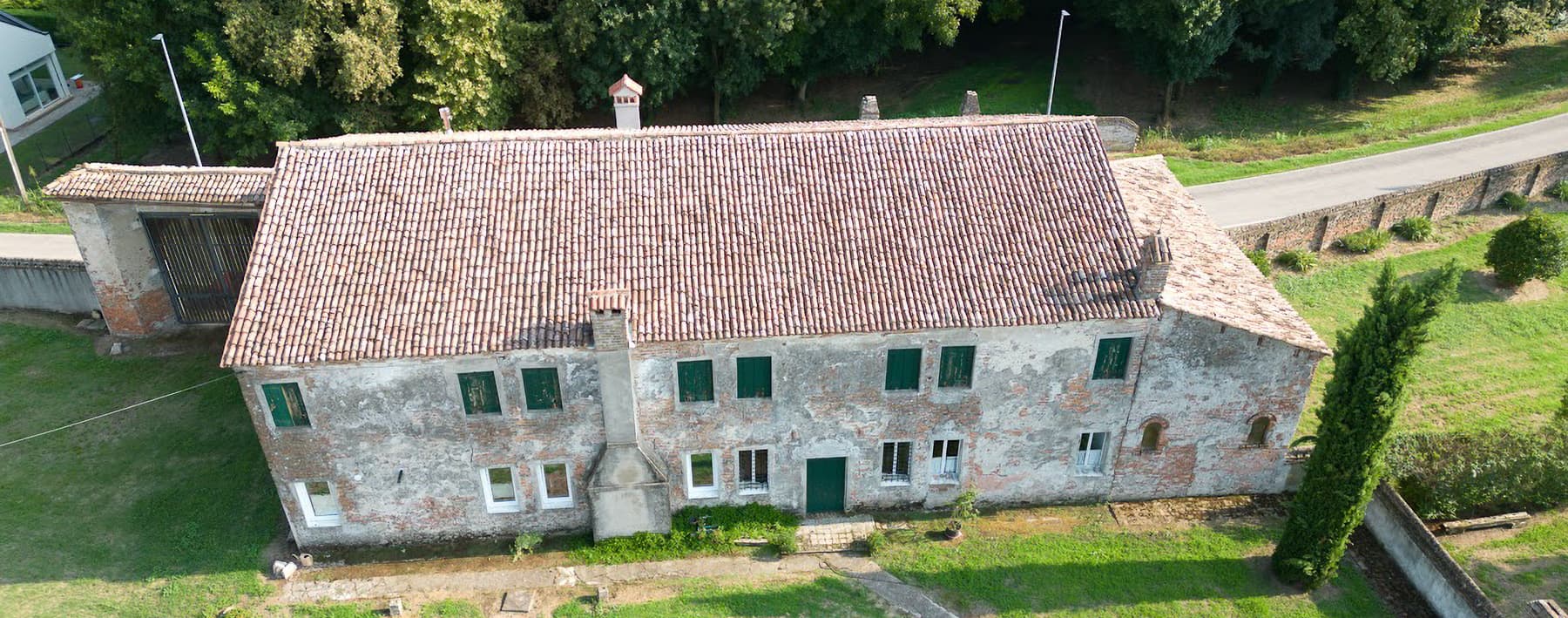 Casale storico a Frassinelle Polesine con ampia corte