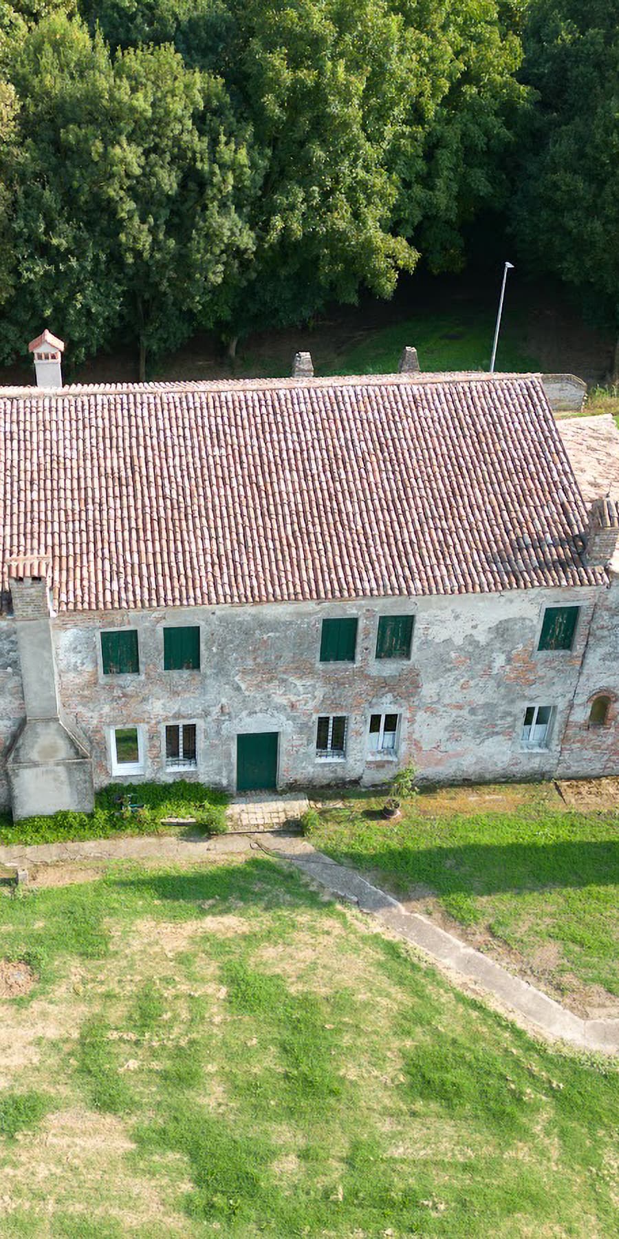 Casale storico a Frassinelle Polesine con ampia corte