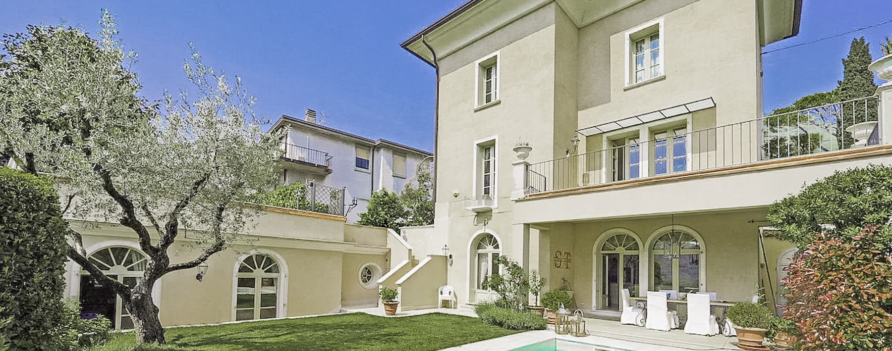 Villa with Views in Roè Volciano, Lake Garda