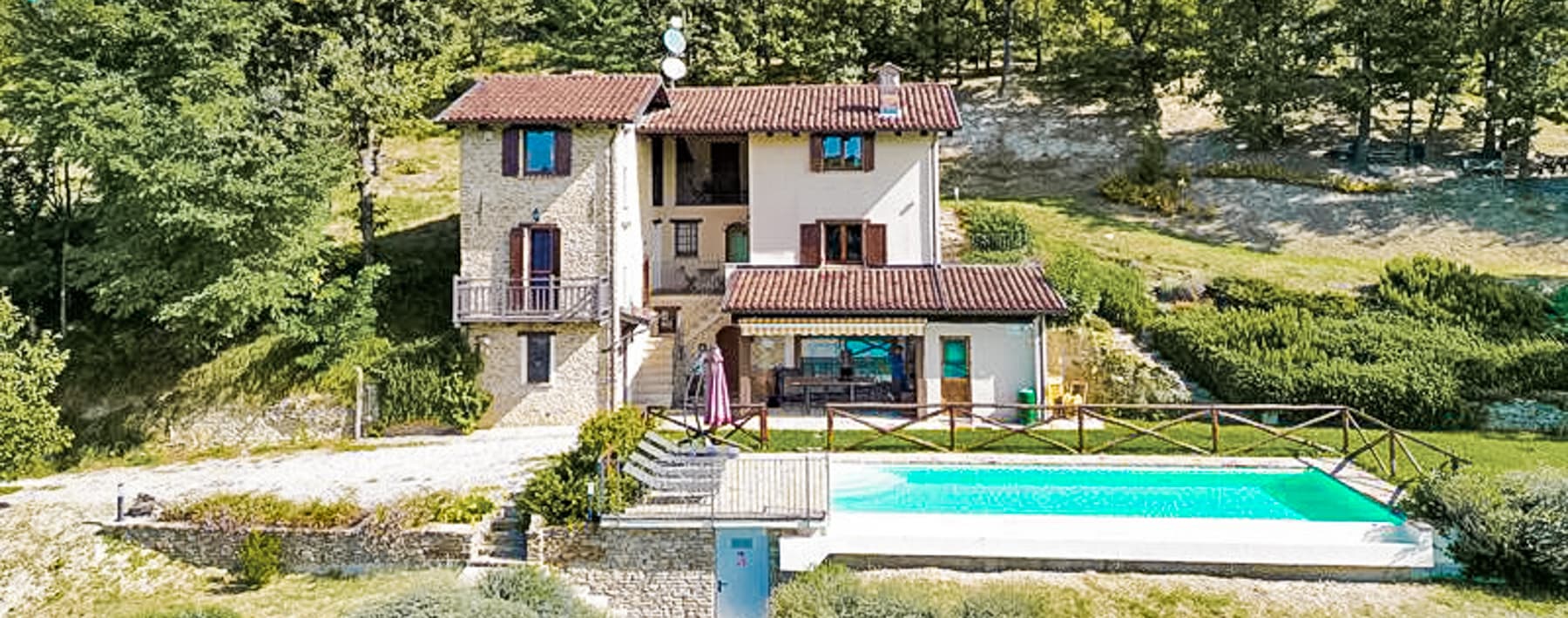 Casale panoramico nel cuore delle Langhe a Cissone