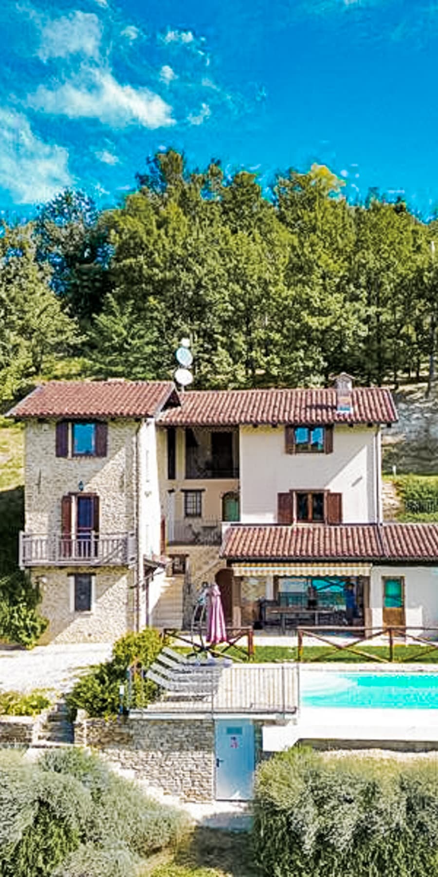 Casale panoramico nel cuore delle Langhe a Cissone