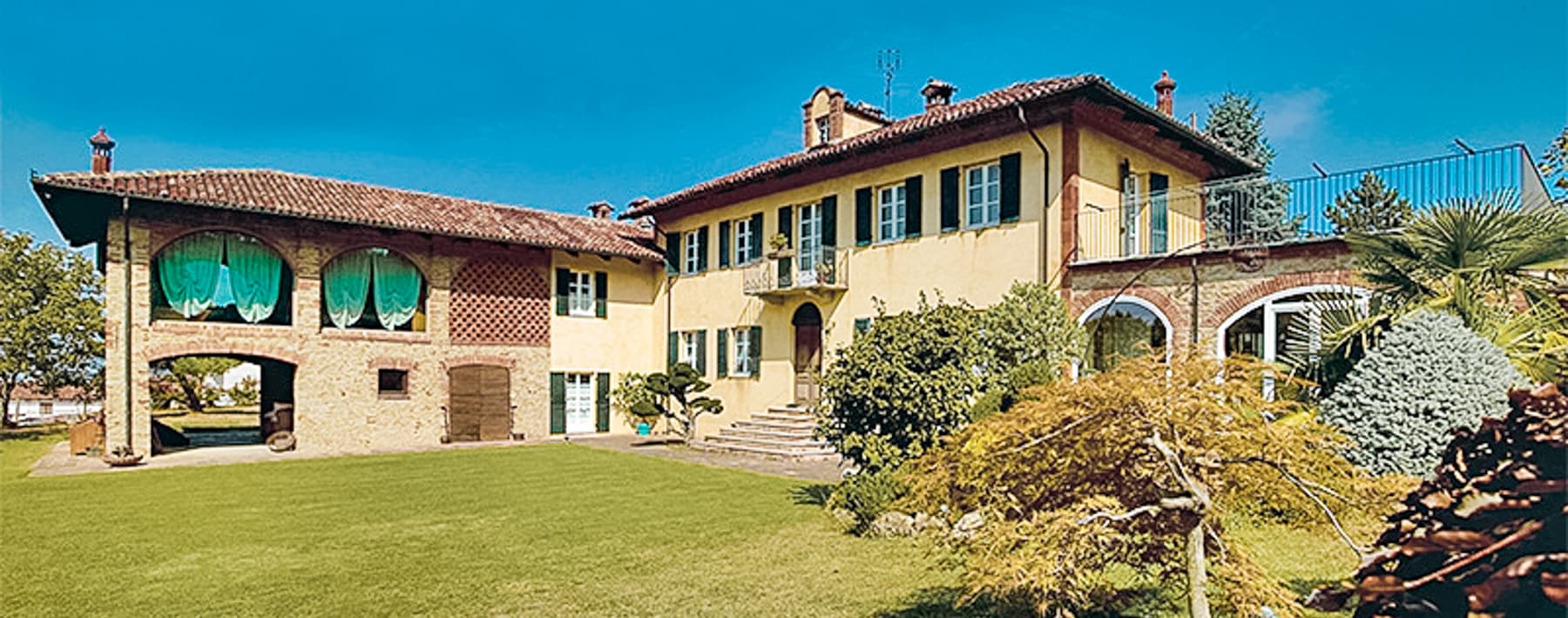 Casale ristrutturato nelle Langhe, Roddino 640 mq