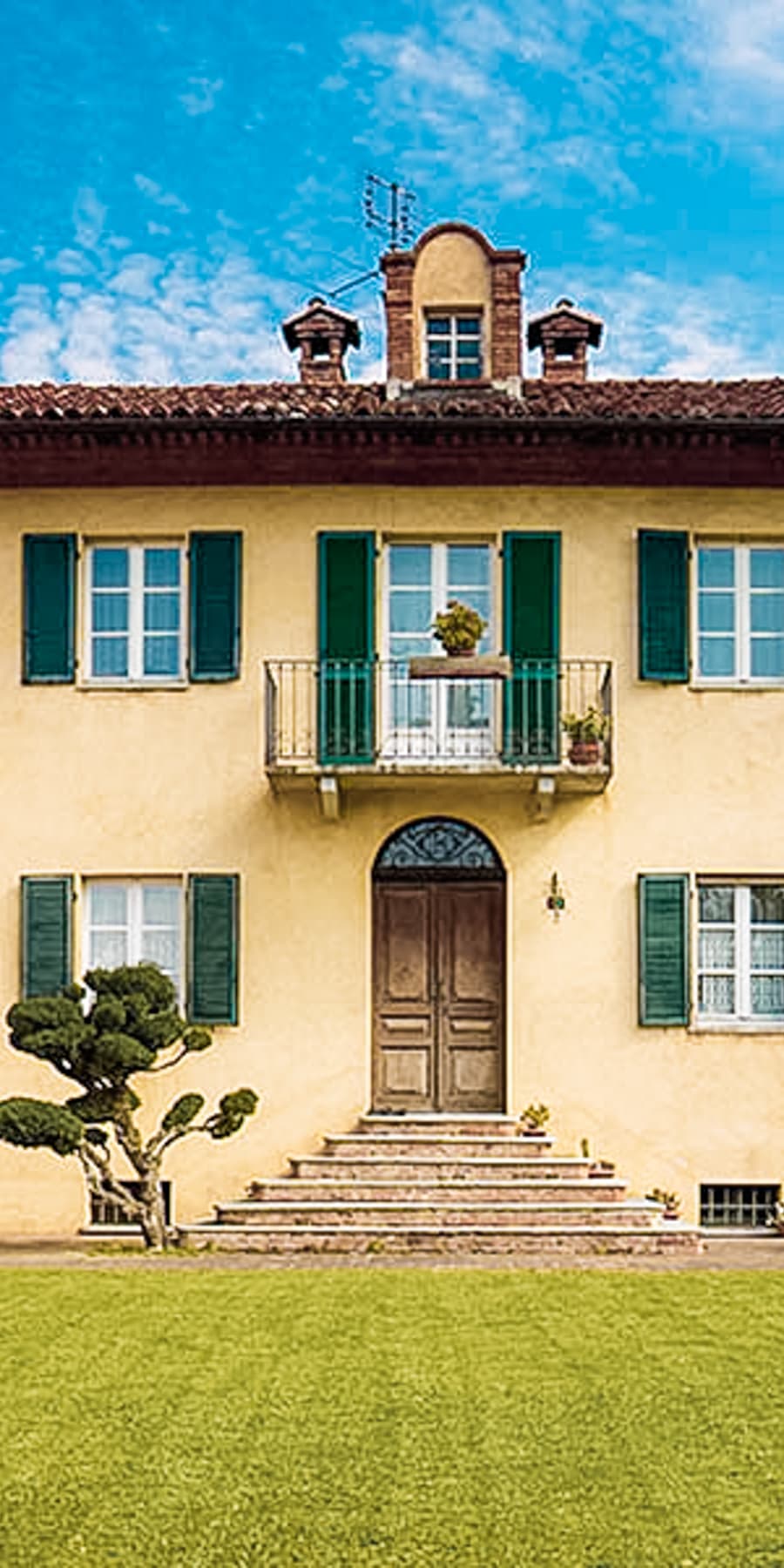 Casale ristrutturato nelle Langhe, Roddino 640 mq