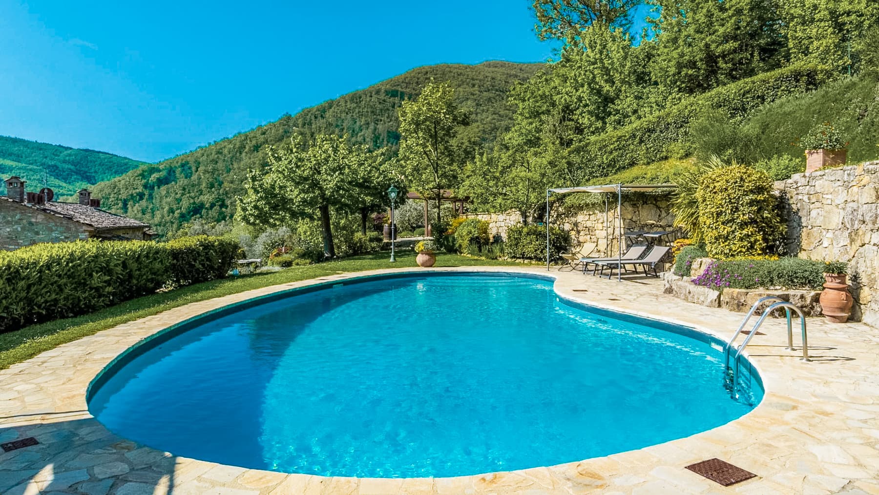Casale con piscina e giardino panoramico a Cortona