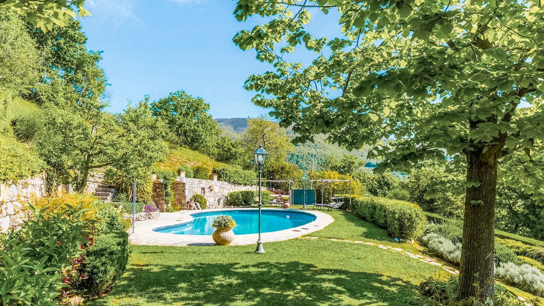 Casale con piscina e giardino panoramico a Cortona