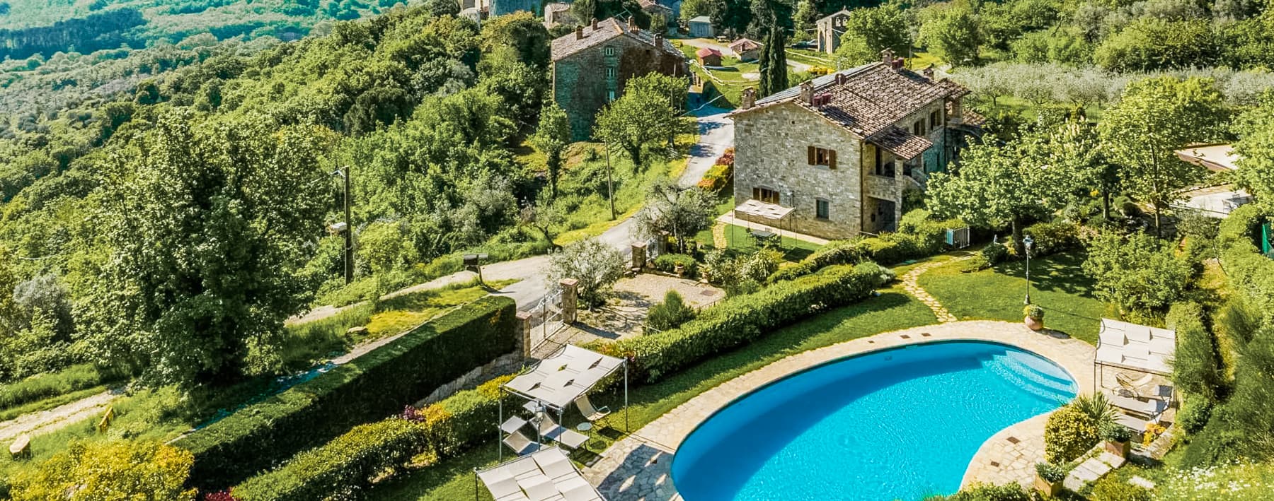 Casale con piscina e giardino panoramico a Cortona