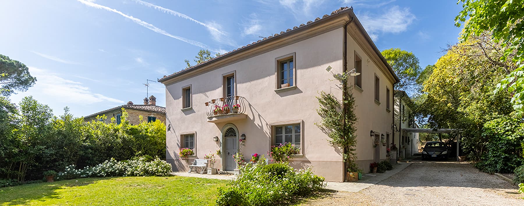 Villa immersa nel verde, Foiano della Chiana, Toscana