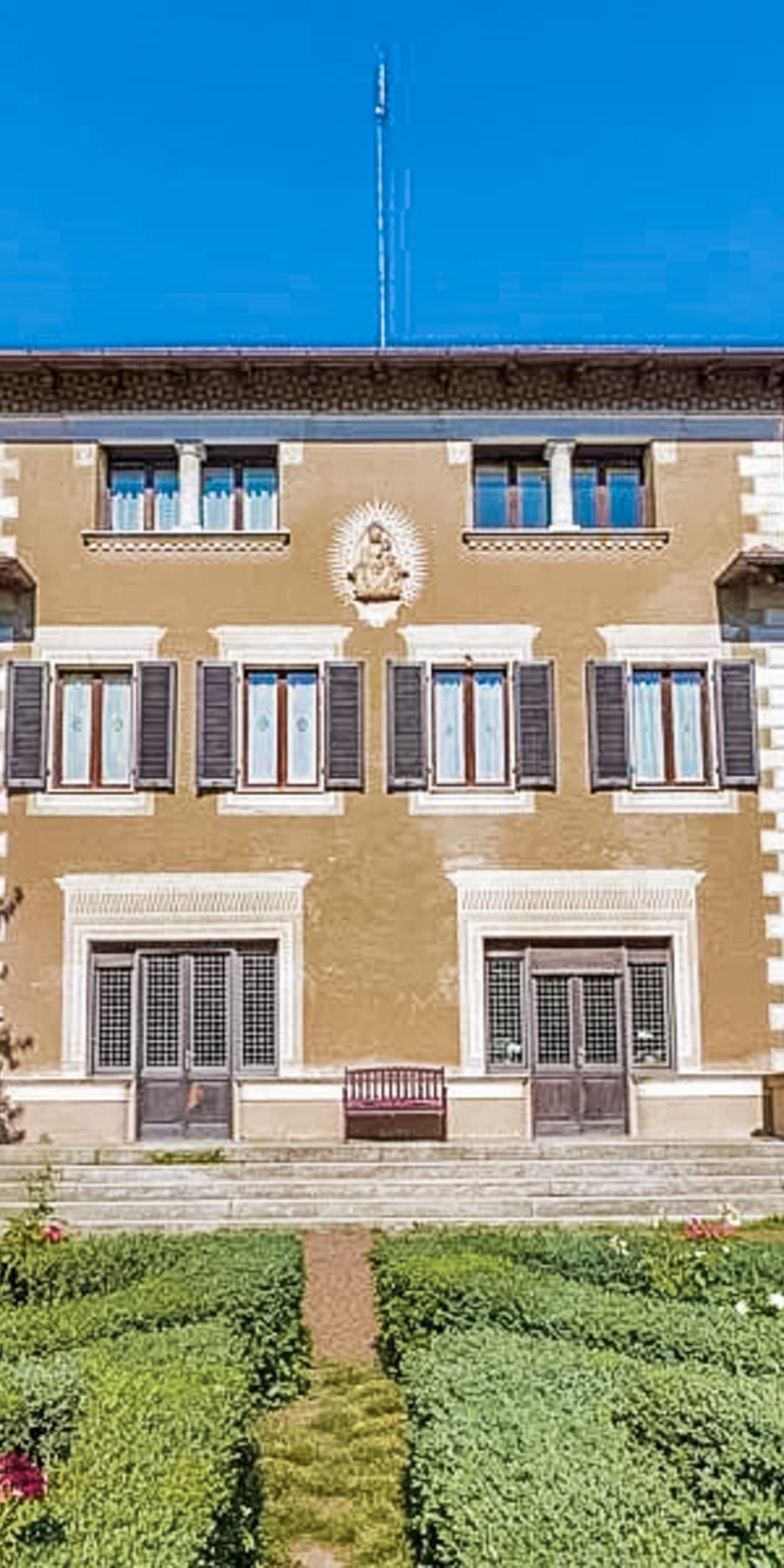 Villa storica con parco nel centro di Cuneo