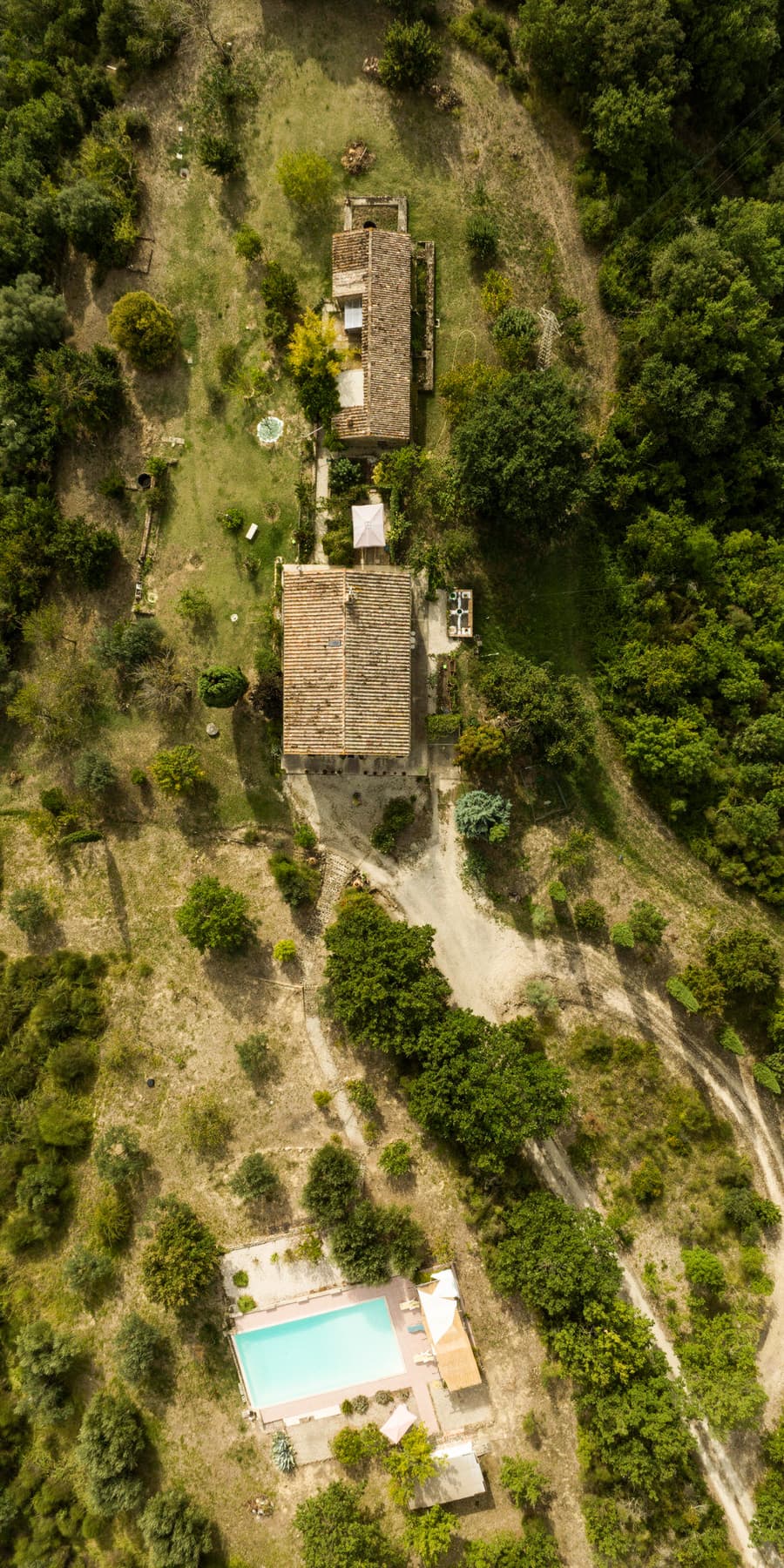 Casale ristrutturato con piscina e terreno a Deruta, Umbria