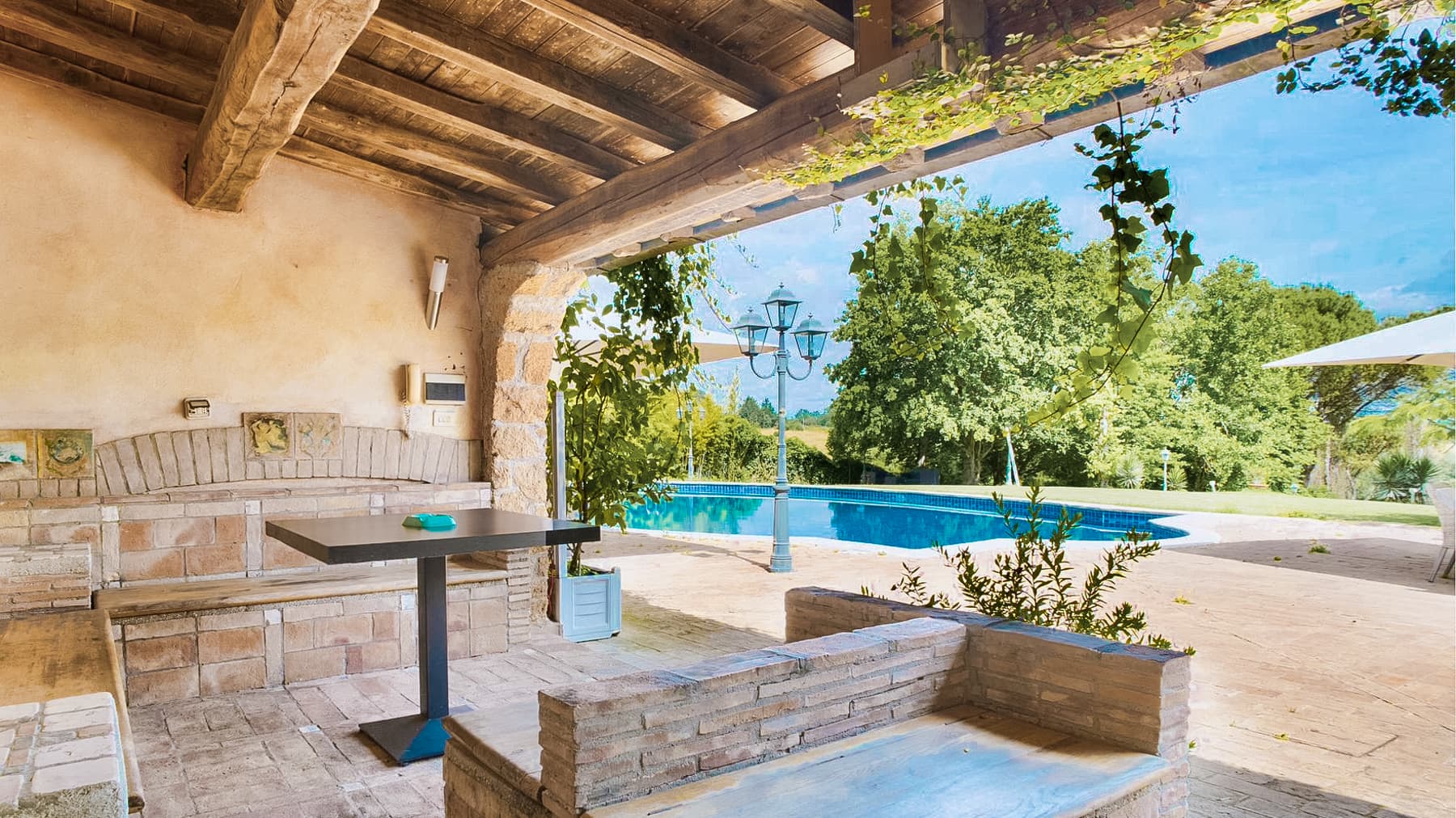 Villa esclusiva a Roma Nord, bellezza nel Parco di Veio