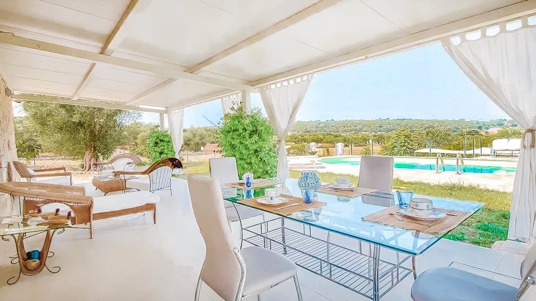 Villa con Piscina e Uliveto a Ceglie Messapica, Puglia