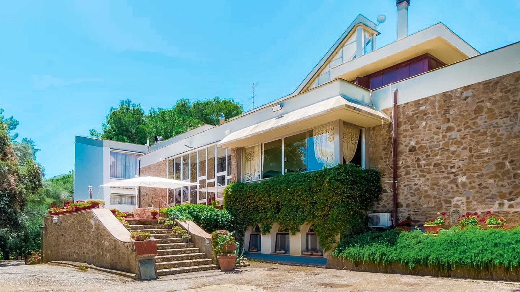 Villa esclusiva tra le colline toscane di Piombino