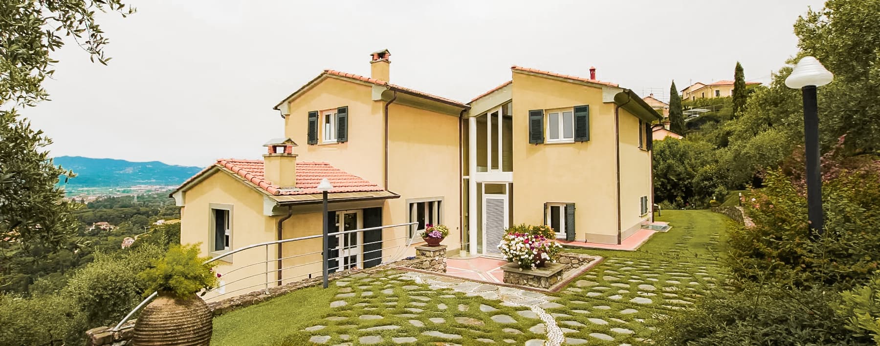 Villa con piscina e giardino nelle Cinque Terre