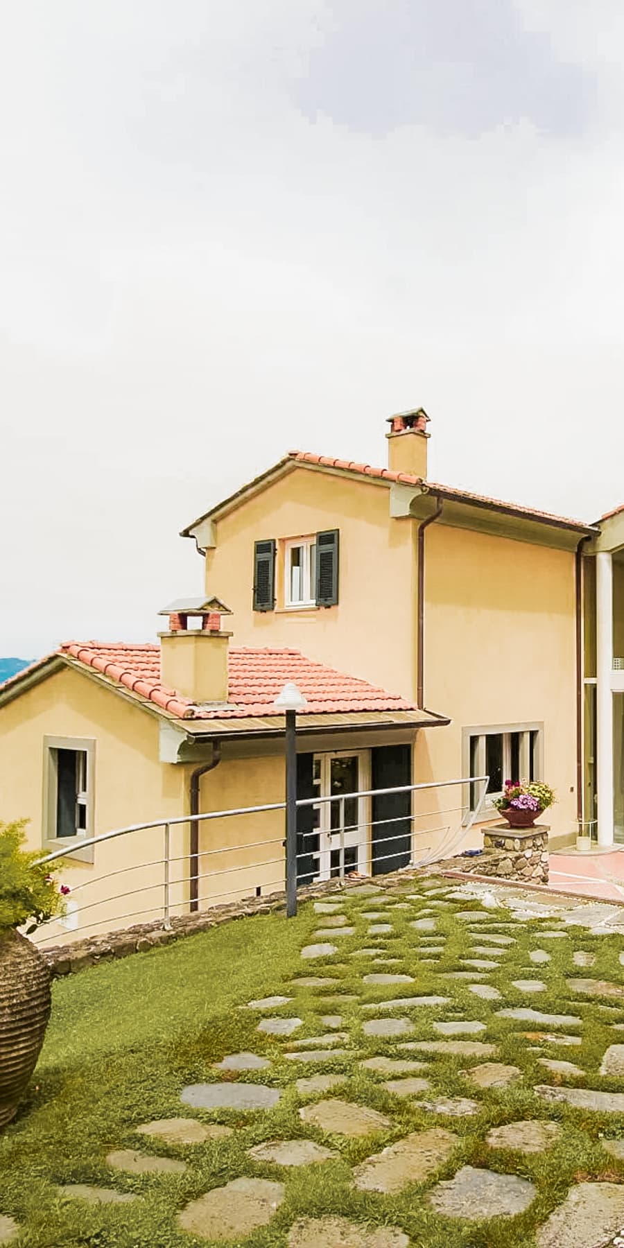 Villa con piscina e giardino nelle Cinque Terre