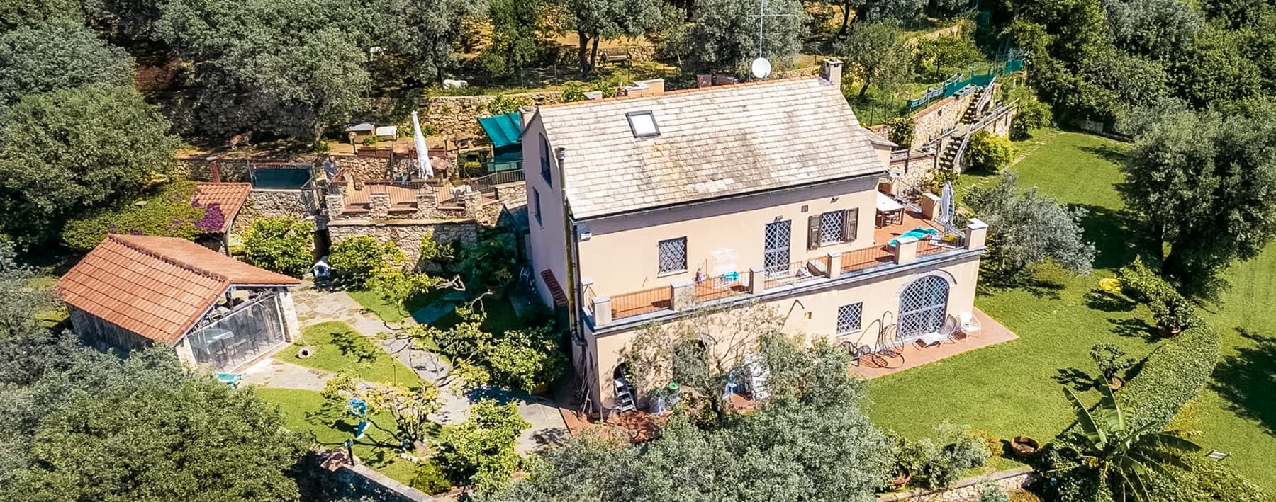 Villa con vista mare e giardino a Varazze