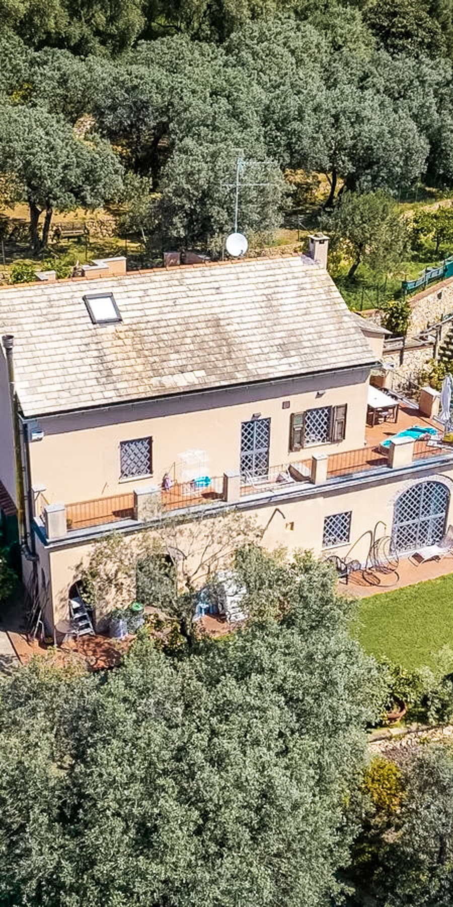 Villa con vista mare e giardino a Varazze