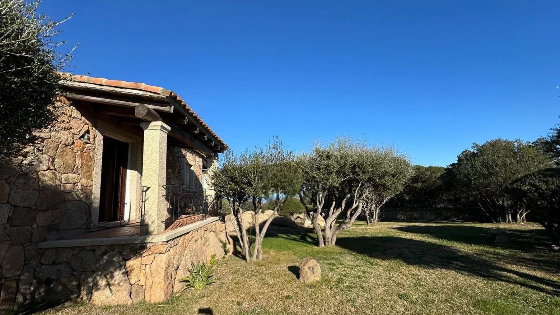 Elegant Sardinian Villa with Pool Near Cannigione