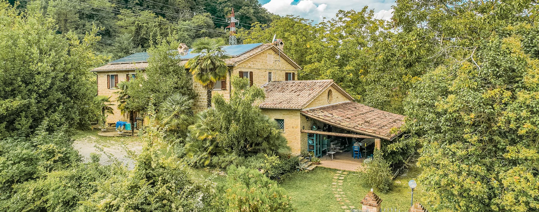 Casale con Piscina a Serra San Quirico, 350 mq di Charme