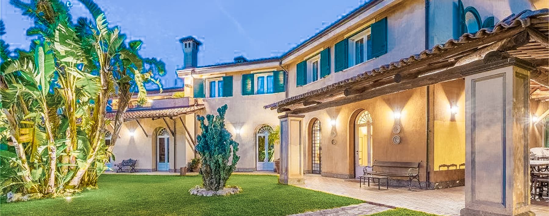 Villa con piscina e giardino mediterraneo a Polistena