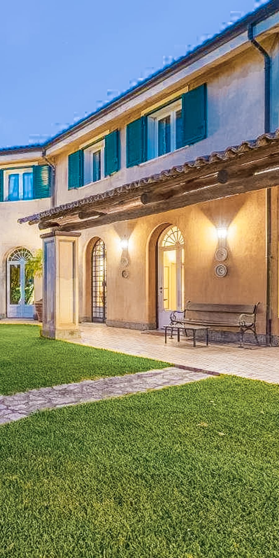 Villa con piscina e giardino mediterraneo a Polistena