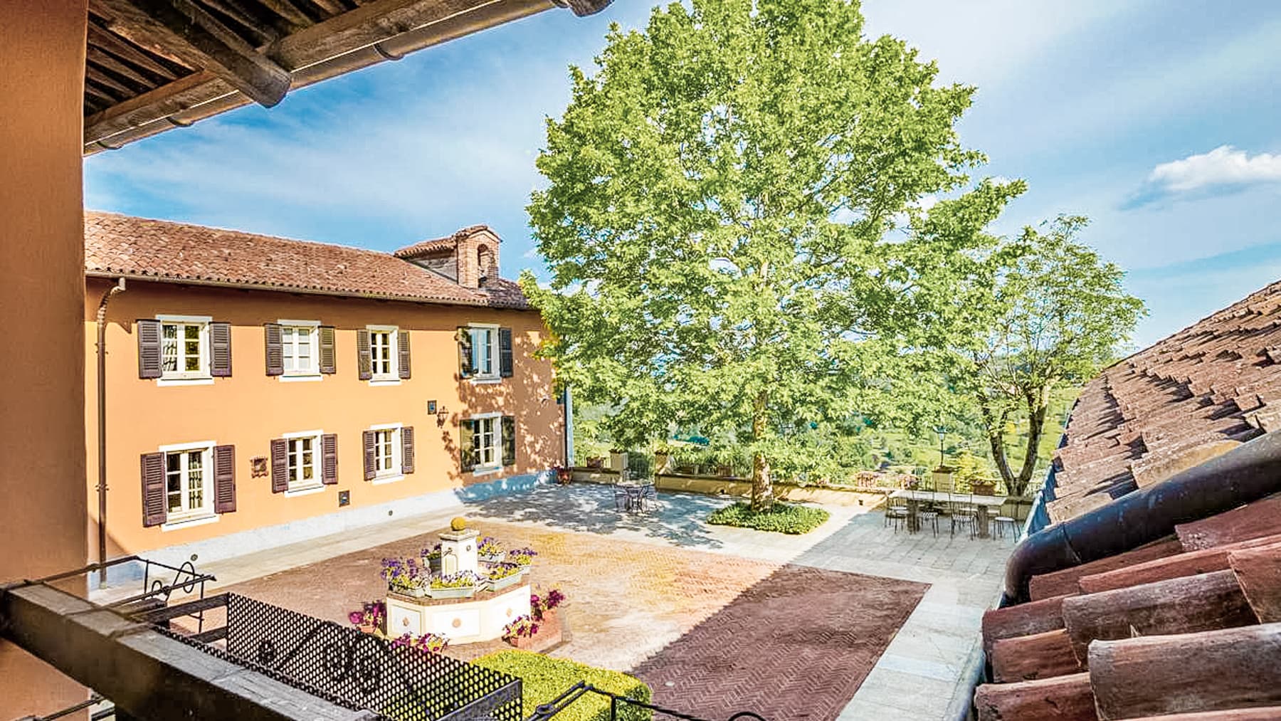 Villa storica con vigneti sulle colline del Monferrato