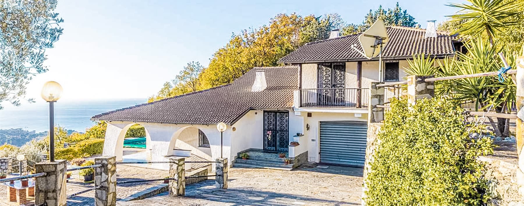 Villa con vista mare e piscina a Varazze