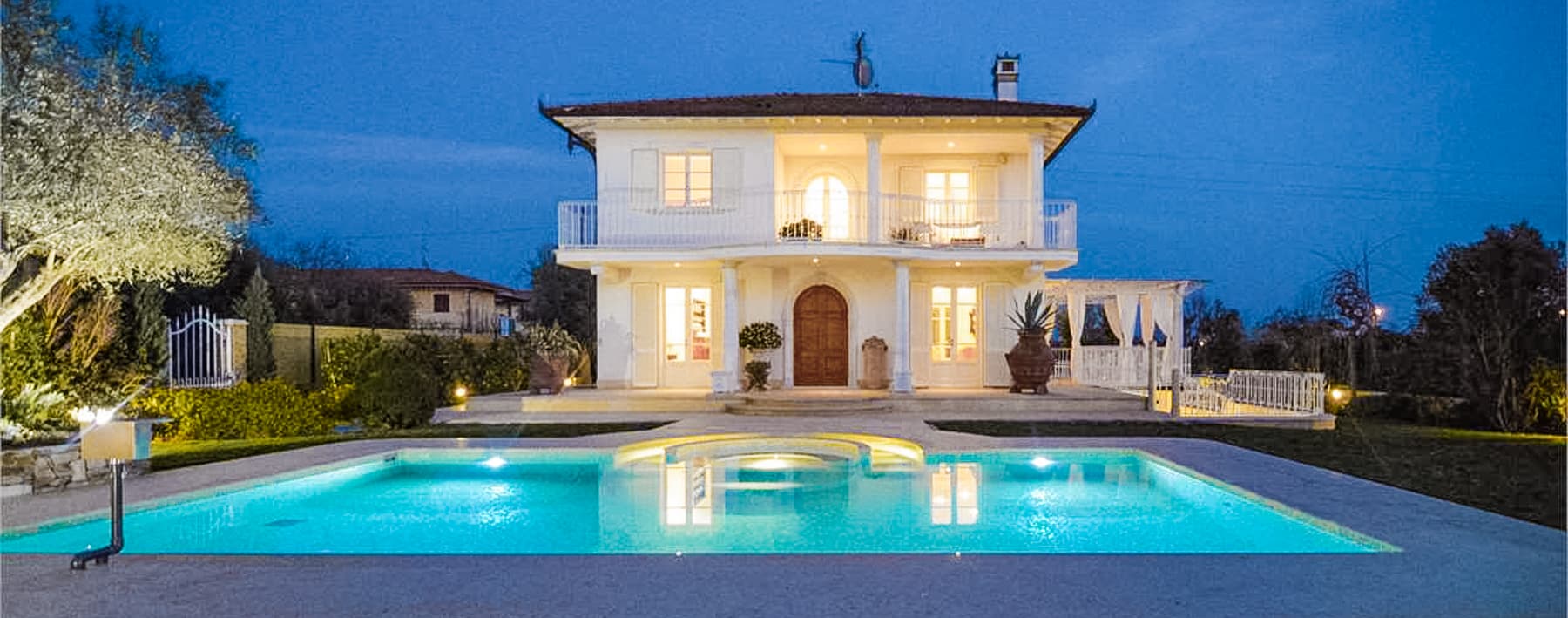 Villa a Pietrasanta con Piscina e Dependance in Toscana