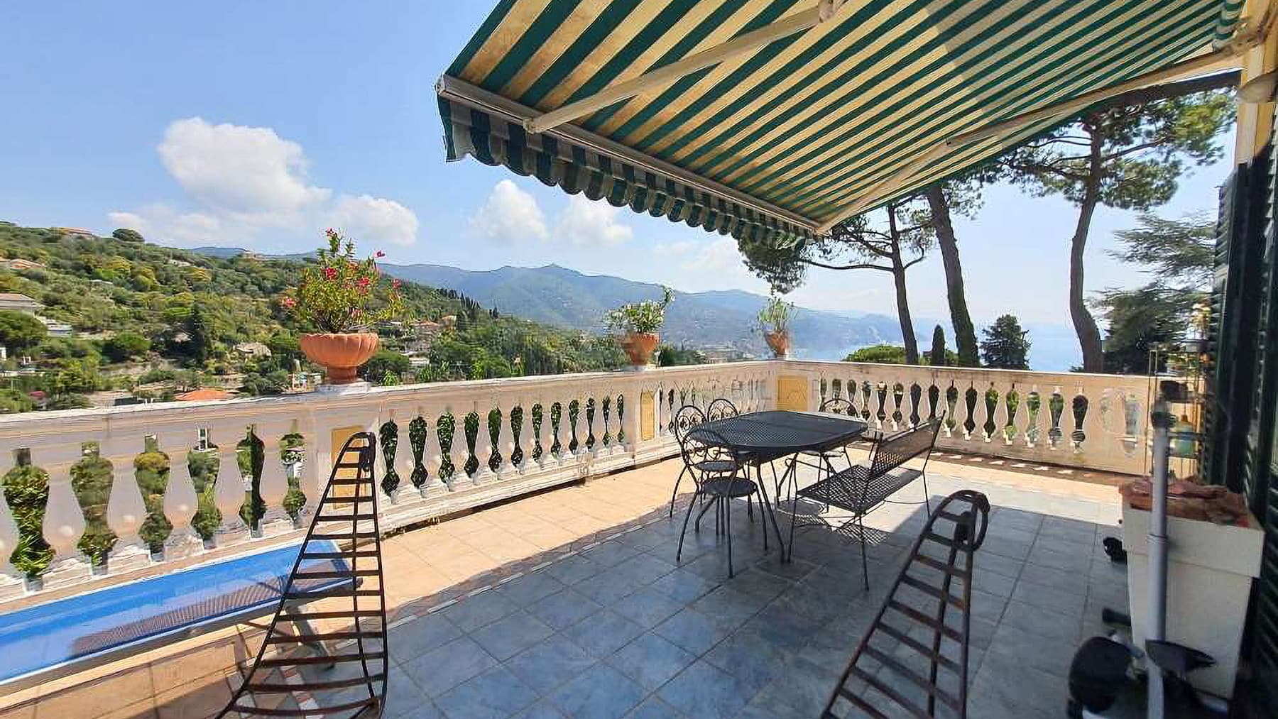 Villa con Piscina e Vista Mare a Rapallo