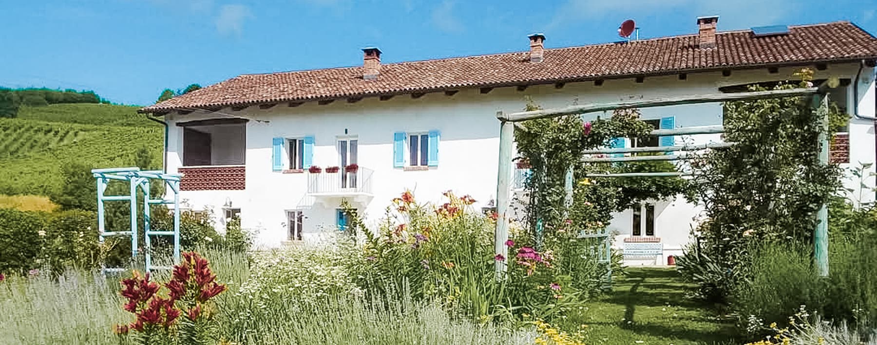 Casale panoramico con piscina tra i vigneti di Belveglio