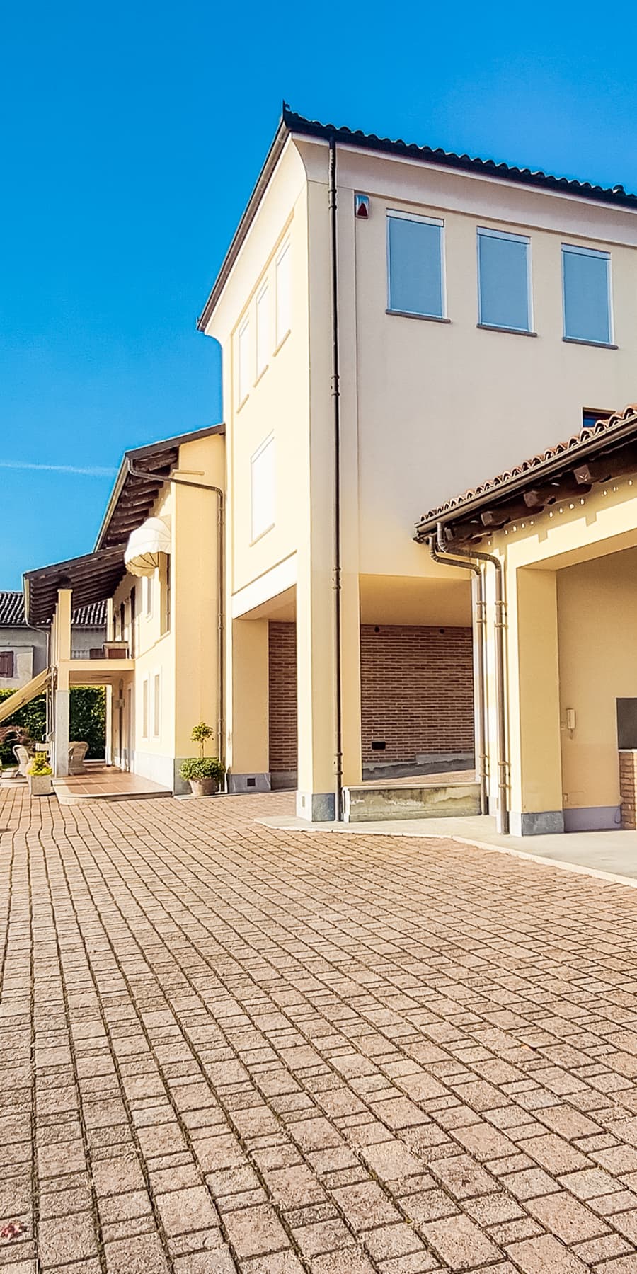 Villa con giardino e piscina a Castagnole delle Lanze