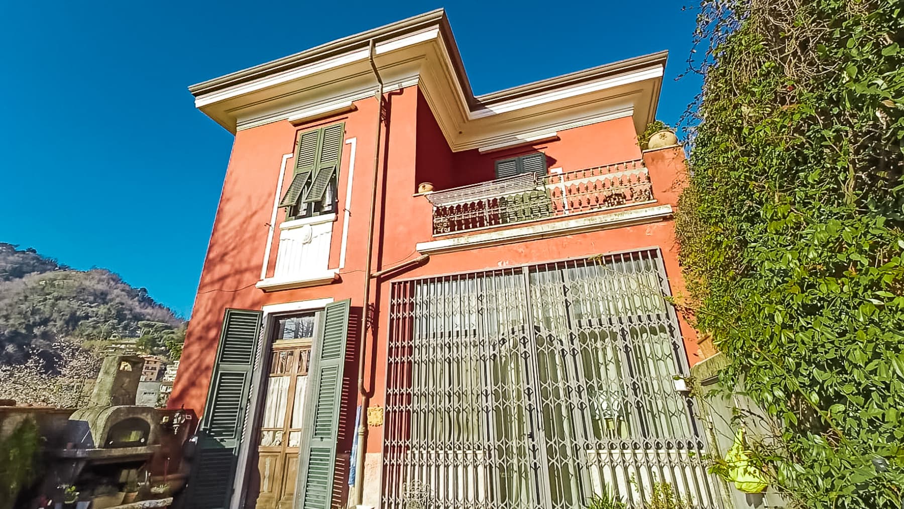 Villa storica con giardino nel centro di Carrara